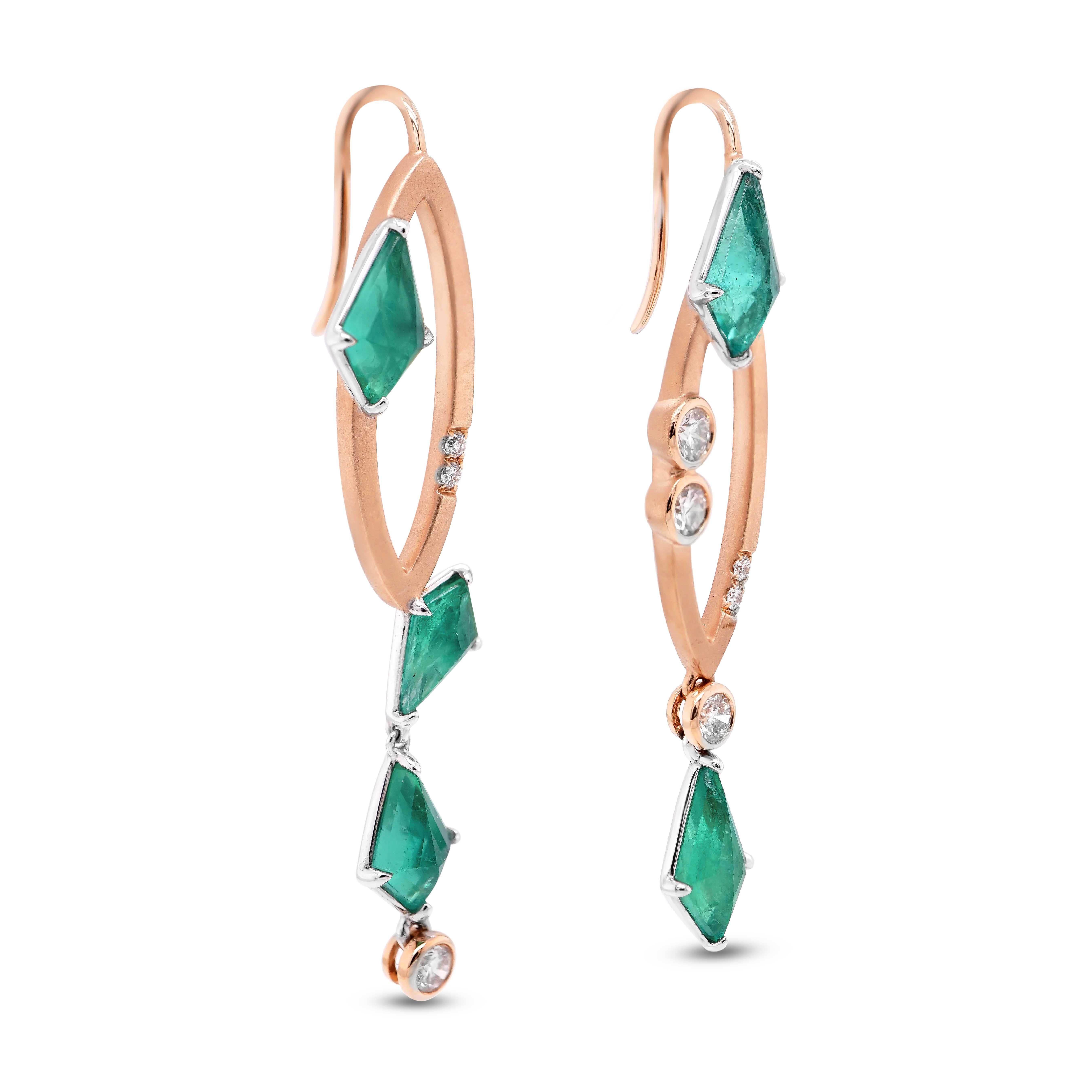 Art Nouveau 18K Gold 3.35 Carat Kite Shaped Colombia Emeralds & White Diamond Dangle Earring For Sale
