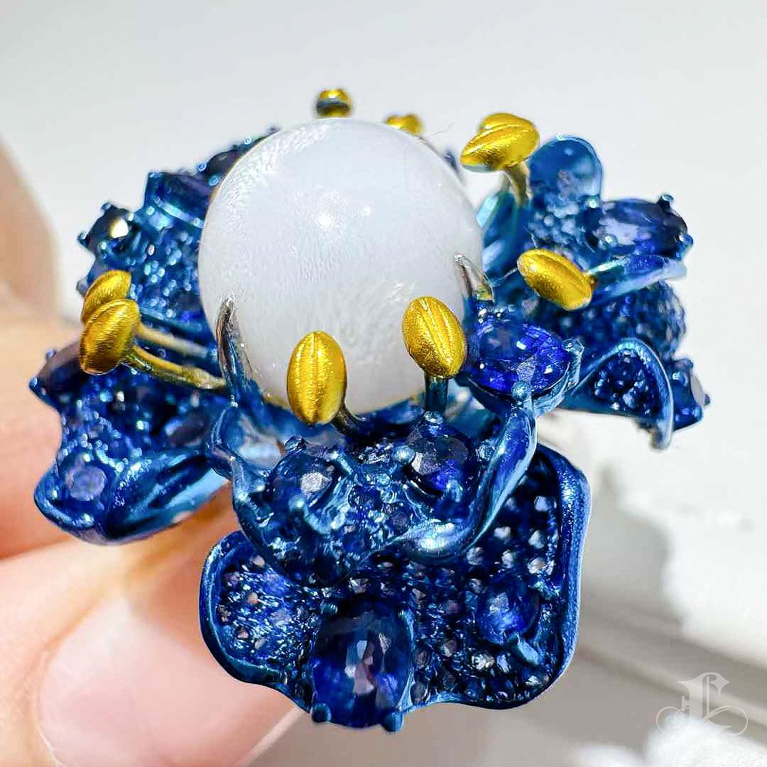 Women's Convertible 3-in-1 Quahog Pearl Jewelry with 18K Gold 3.59ct Sapphire