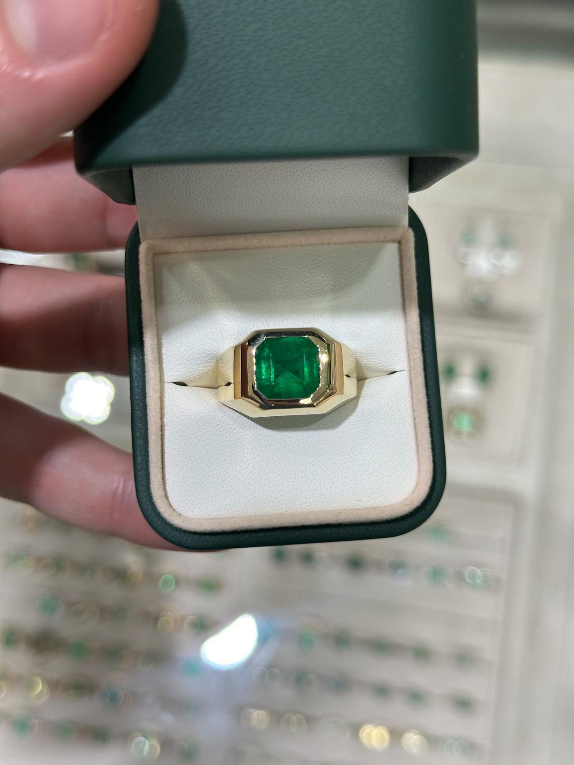 Solitaire en or 18 carats serti d'une émeraude de Colombie vert profond de 3,60 carats, taille Asscher Neuf - En vente à Jupiter, FL