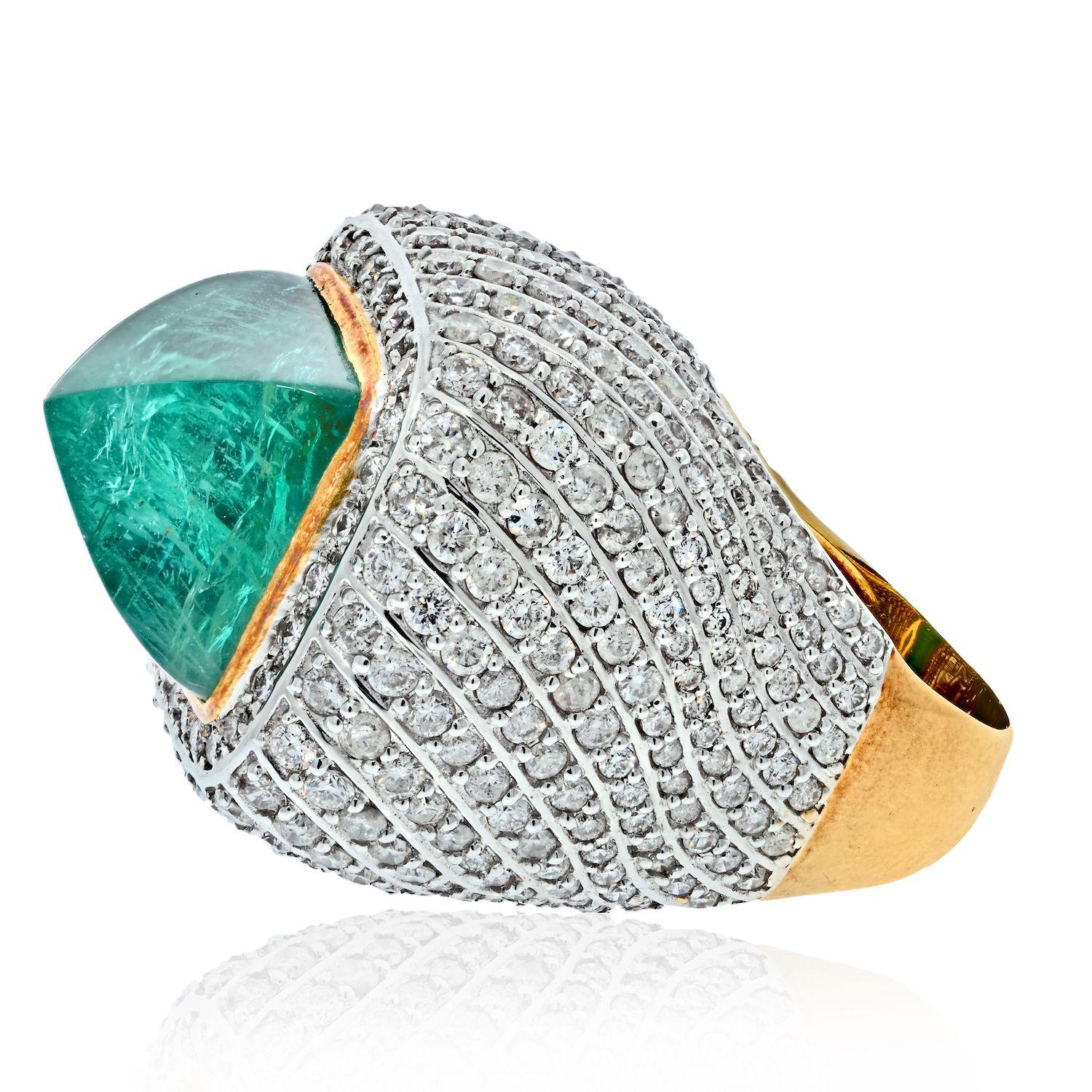 18K Gold 38 Carat Sugarloaf Green Emerald and Diamond Cocktail Ring In Excellent Condition For Sale In New York, NY