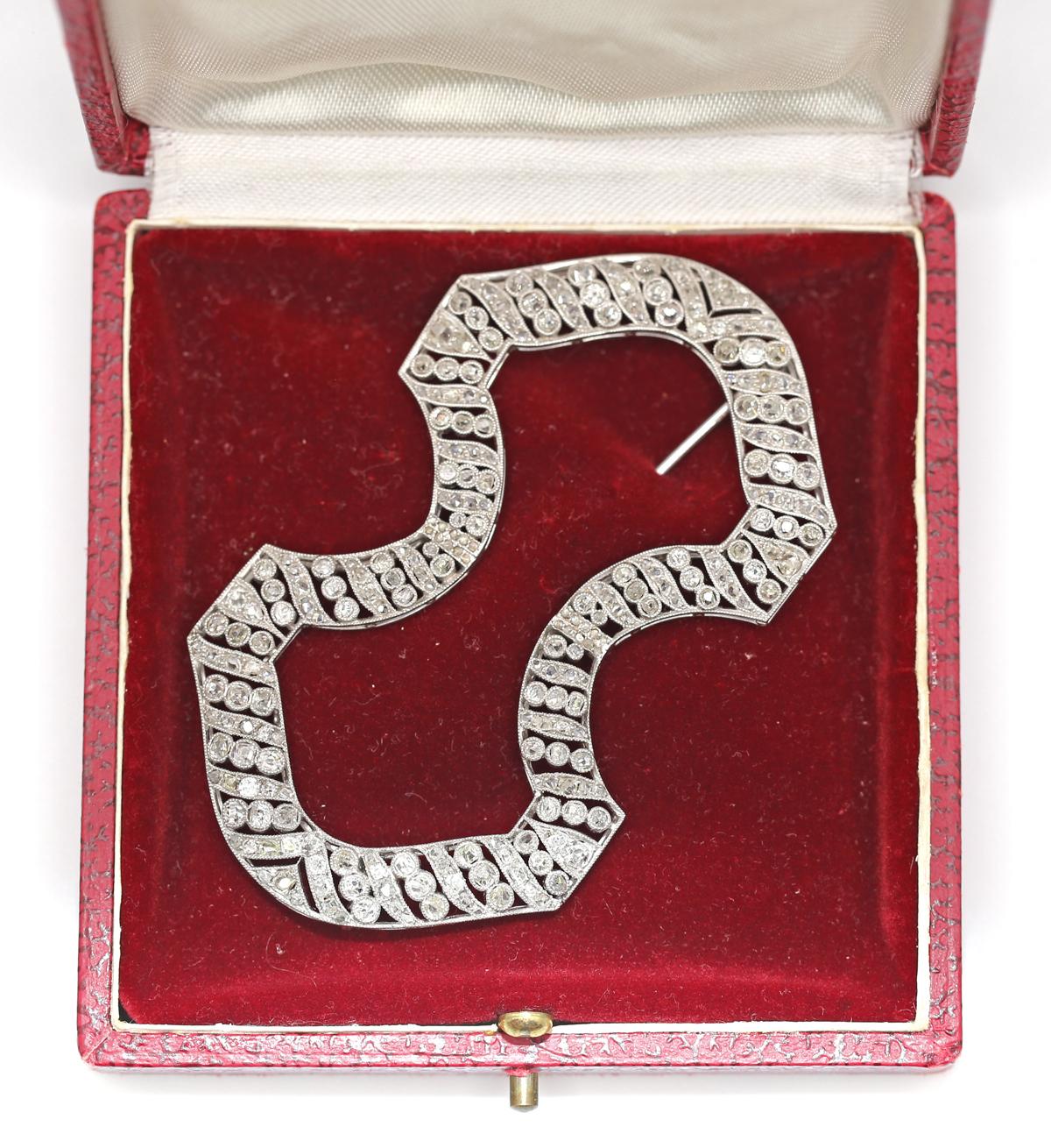 18K Gold 3.9 Carats Diamond Geometric Brooch Original Box, 1920 In Fair Condition For Sale In Herzelia, Tel Aviv