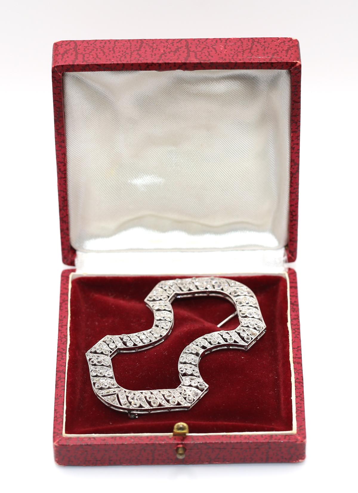 18K Gold 3.9 Carats Diamond Geometric Brooch Original Box, 1920 For Sale 1