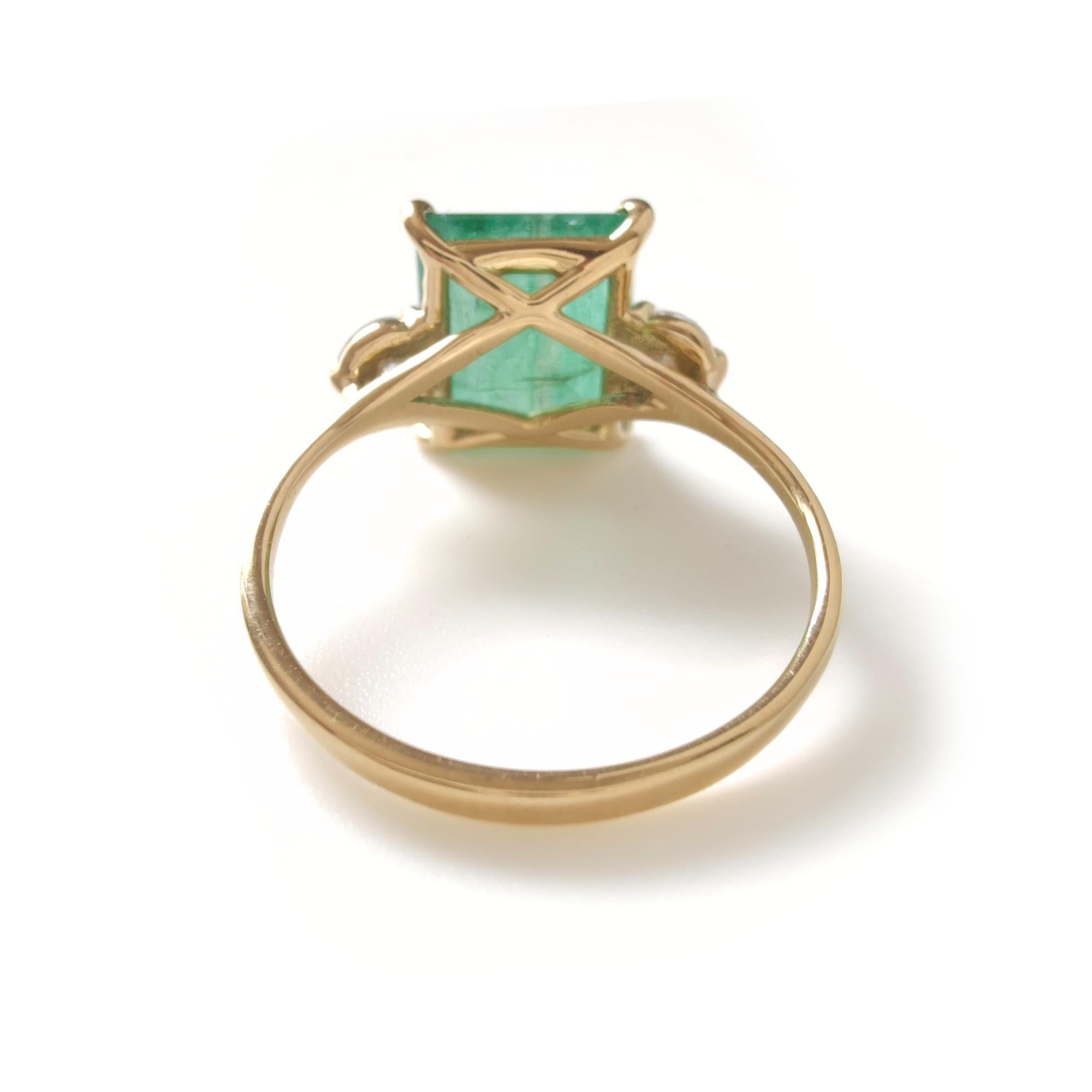 Women's 18K Gold 3.91 Carat Emerald 0.32 Carat  Diamond Ring -  Engagement Gift for Her For Sale