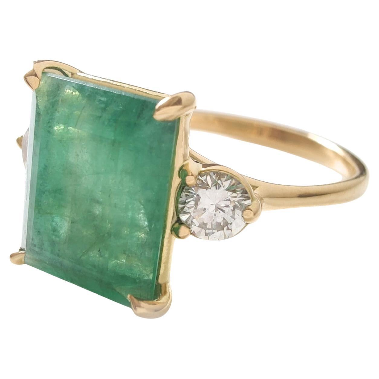 18K Gold 3.91 Carat Emerald 0.32 Carat  Diamond Ring -  Engagement Gift for Her For Sale 1