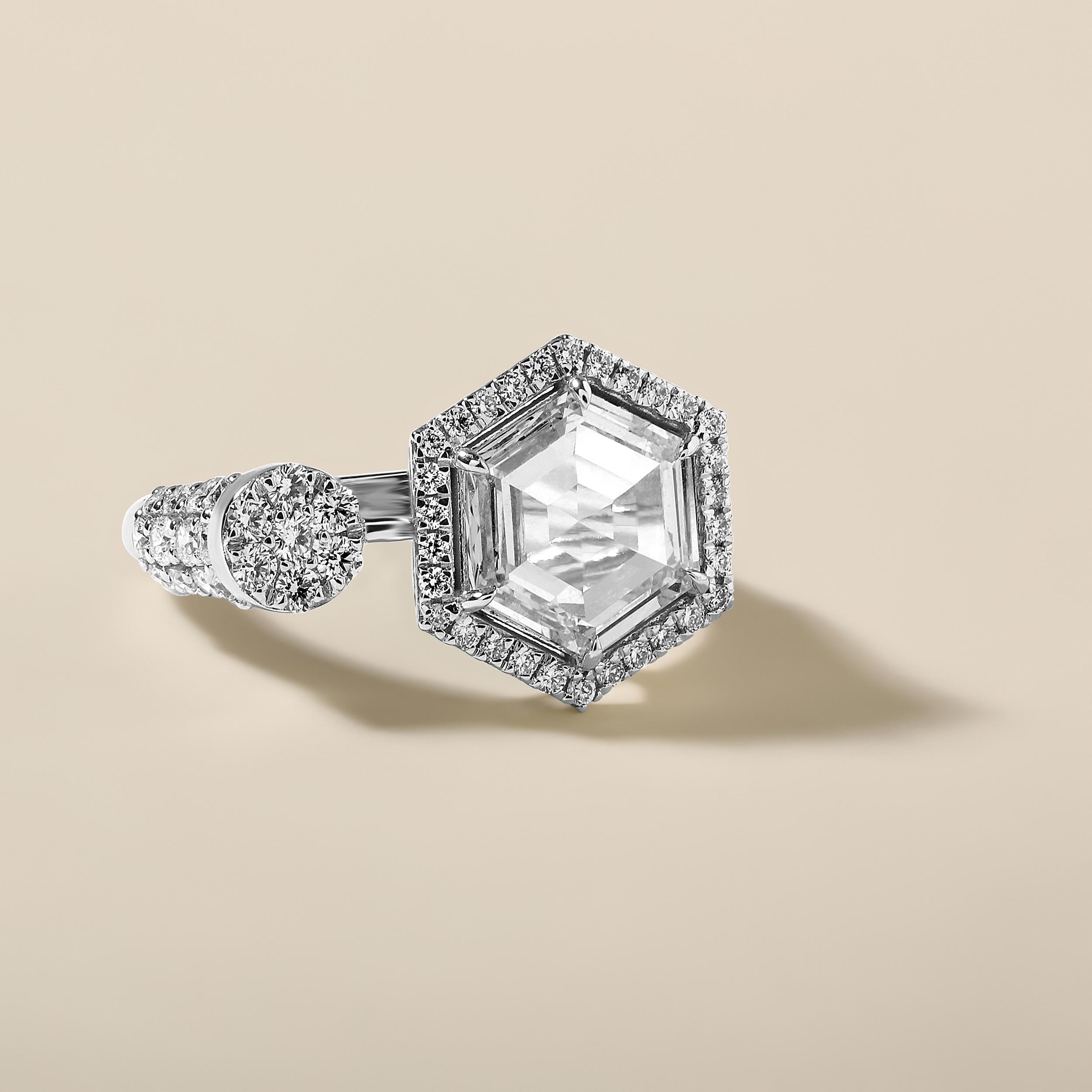 Contemporain Bague Halo en or 18 carats, diamant de création artisanale D-VVS, taille rose, solitaire hexagonal en vente