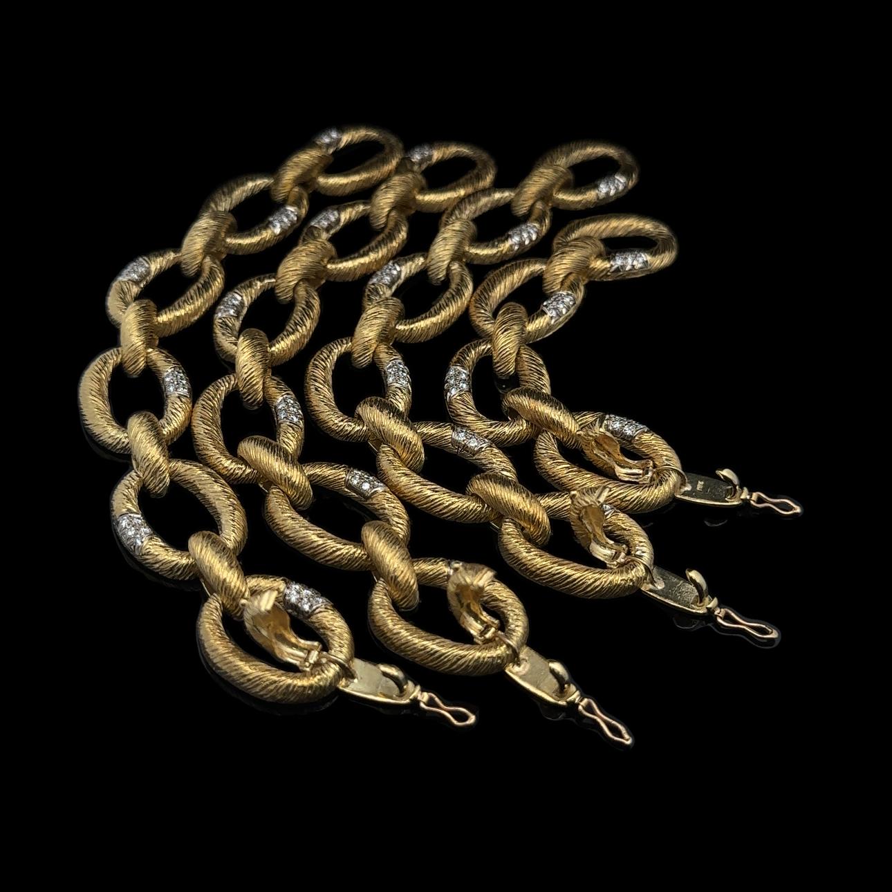 Bracelet ou sautoir en or 18k 3ctw Diamond Large Textured Open Oval Link 3 Bracelet ou sautoir- Excellent état - En vente à Montclair, NJ