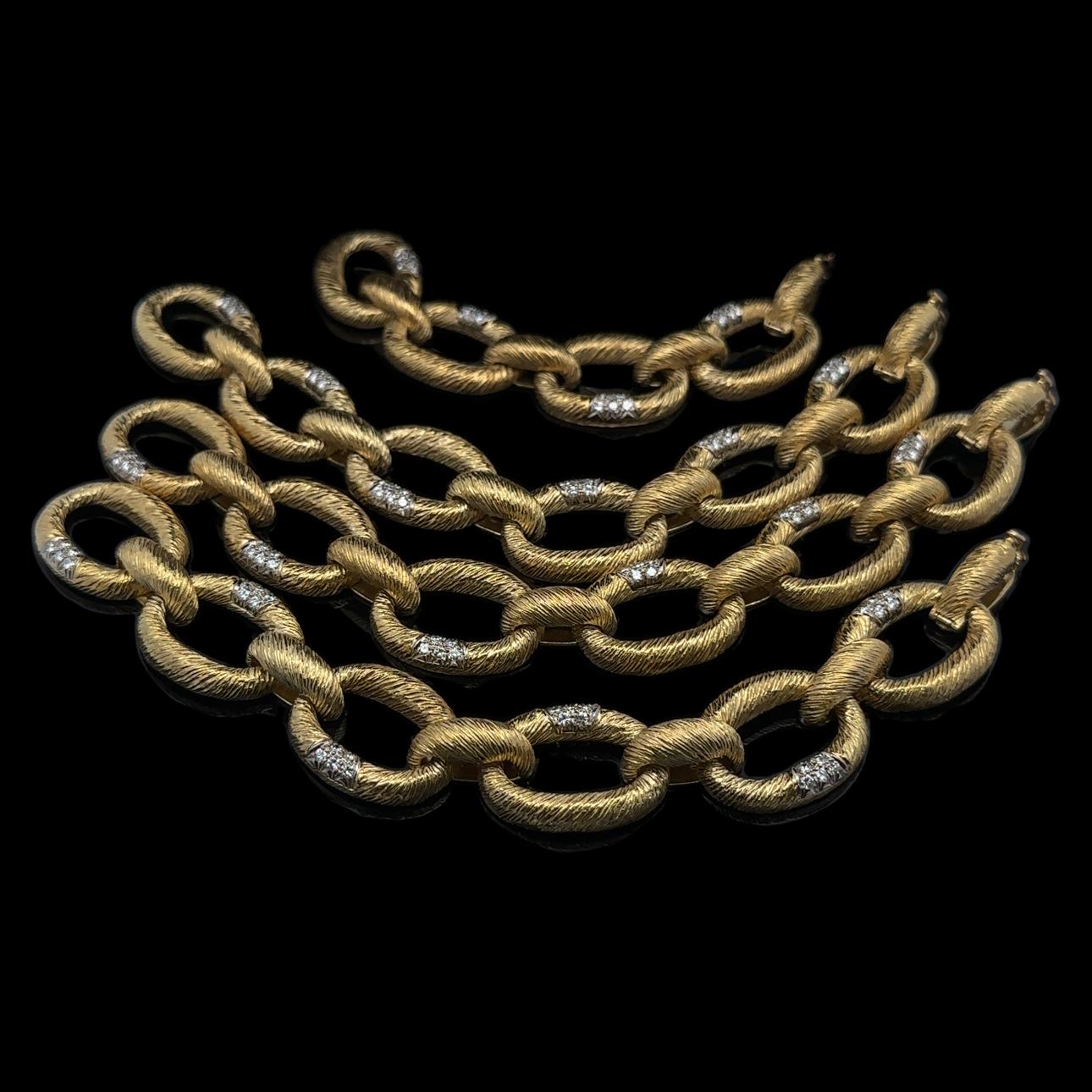 Bracelet ou sautoir en or 18k 3ctw Diamond Large Textured Open Oval Link 3 Bracelet ou sautoir- en vente 1