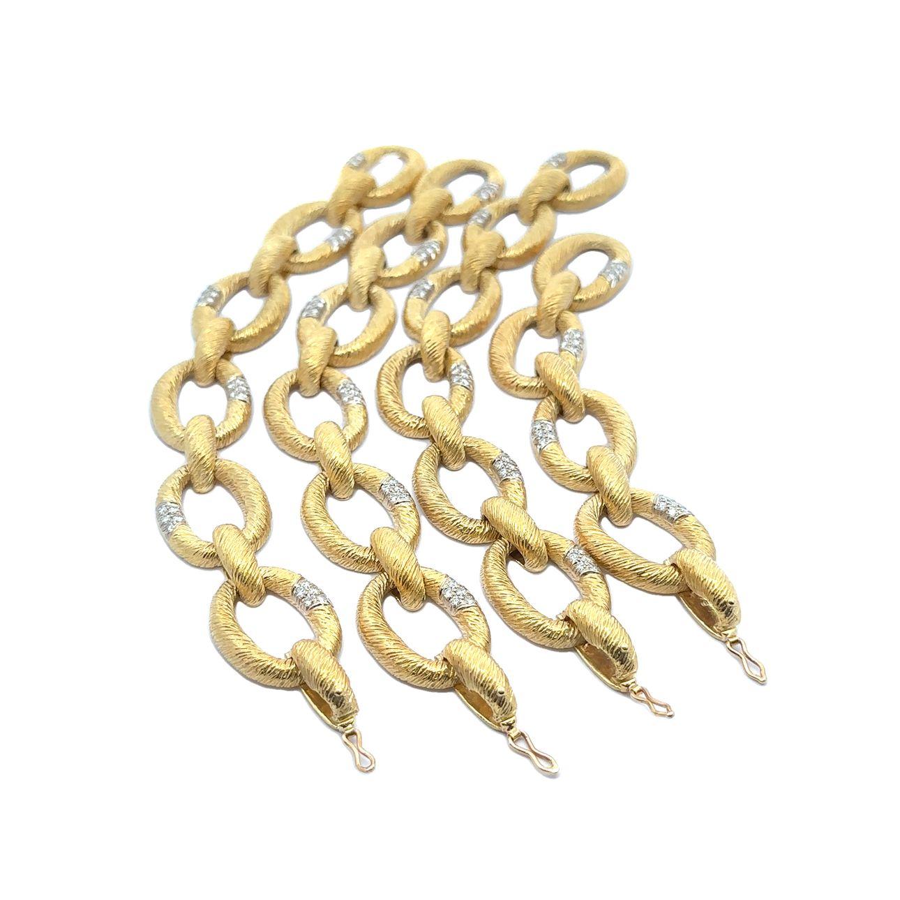 Bracelet ou sautoir en or 18k 3ctw Diamond Large Textured Open Oval Link 3 Bracelet ou sautoir- en vente 2