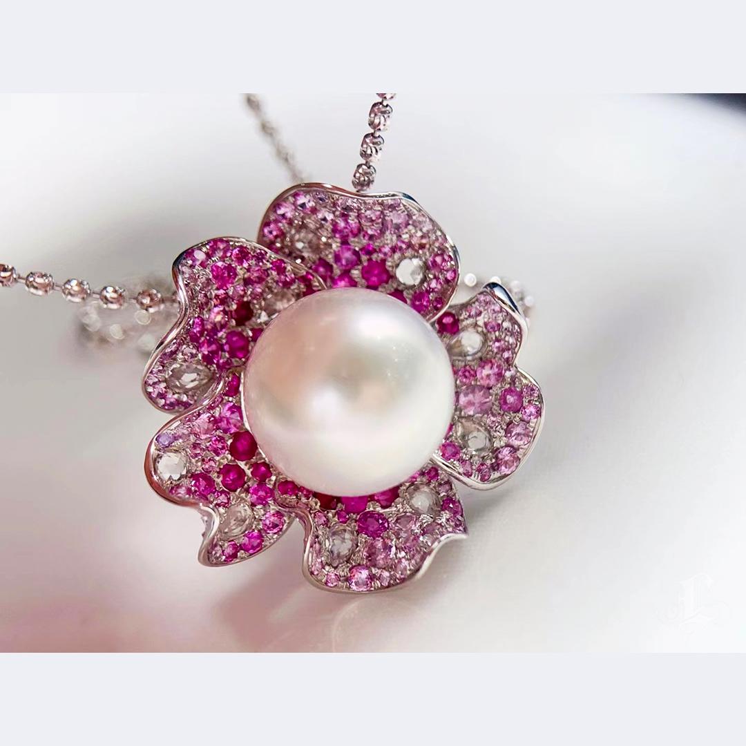 【Crown Radiance】Convertible Royale Bloom South Sea Pearl Sapphire Ring Pendant In New Condition For Sale In New York, NY