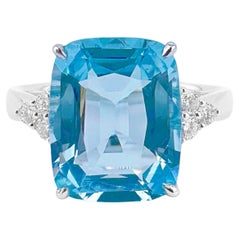 18K Gold 4.27 CT Aquamarine Ring with Diamonds