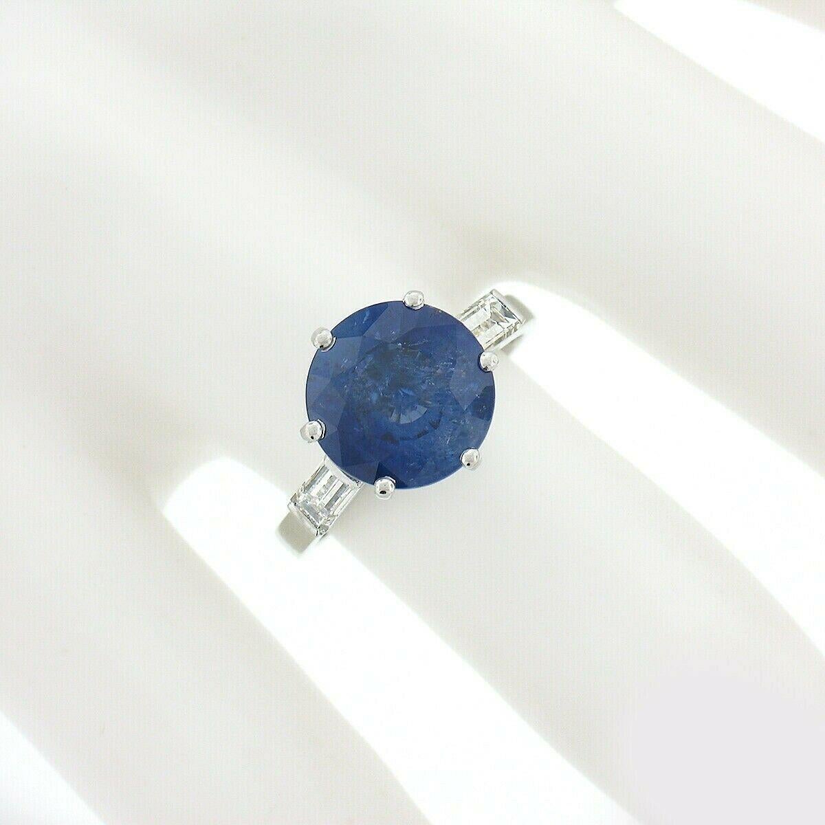 18k Gold 4.27ctw GIA Round Ceylon Sapphire Engagement Ring w/ Baguette Diamonds In Good Condition In Montclair, NJ