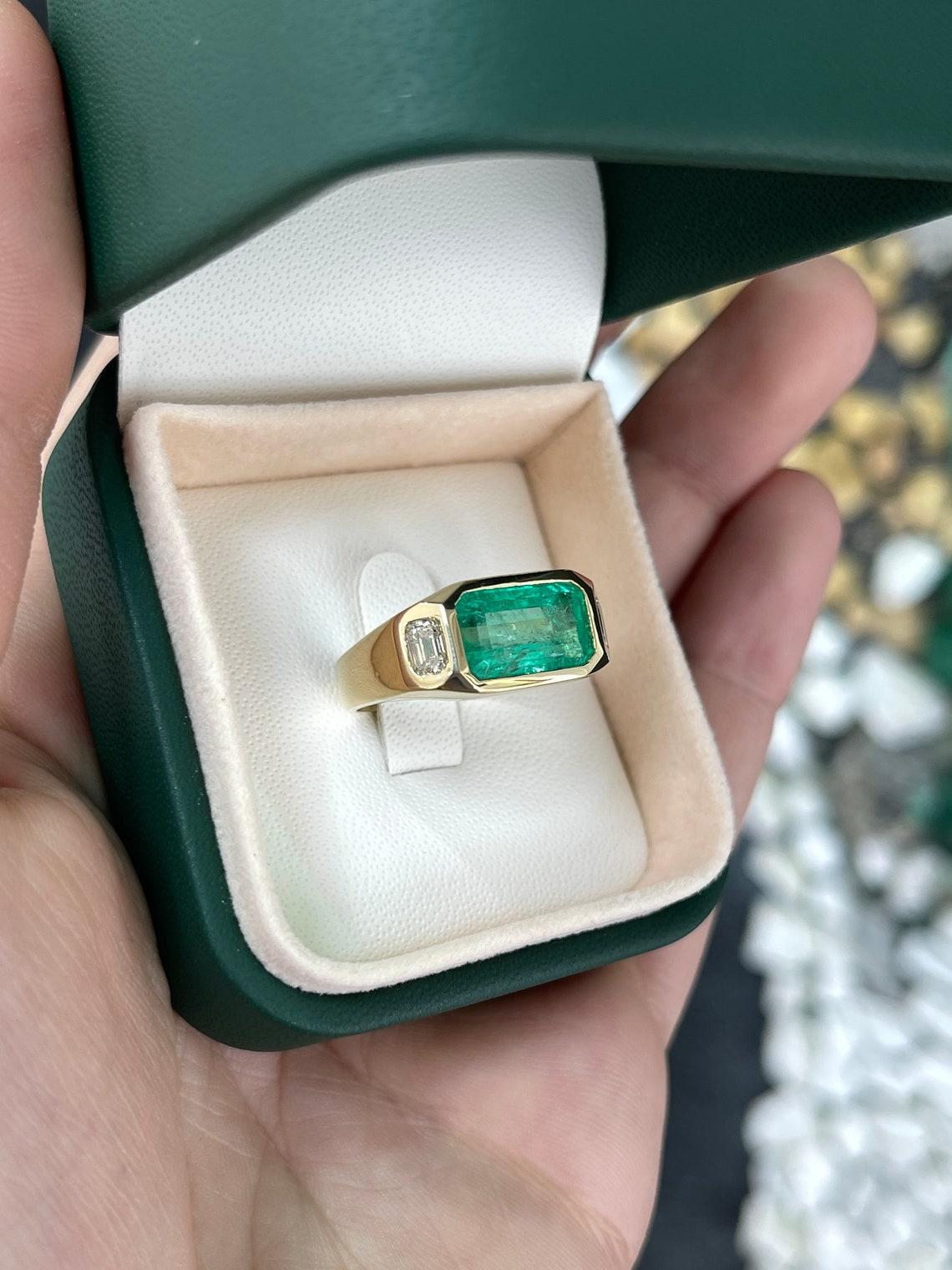Emerald Cut 18K Gold 4.27tcw Colombian Emerald & Diamond Gypsy Ring, East-West 3 Stone For Sale