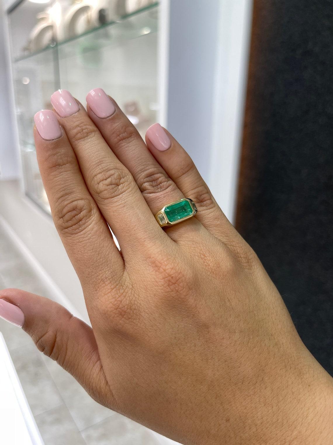 18K Gold 4.27tcw Colombian Emerald & Diamond Gypsy Ring, East-West 3 Stone For Sale 1