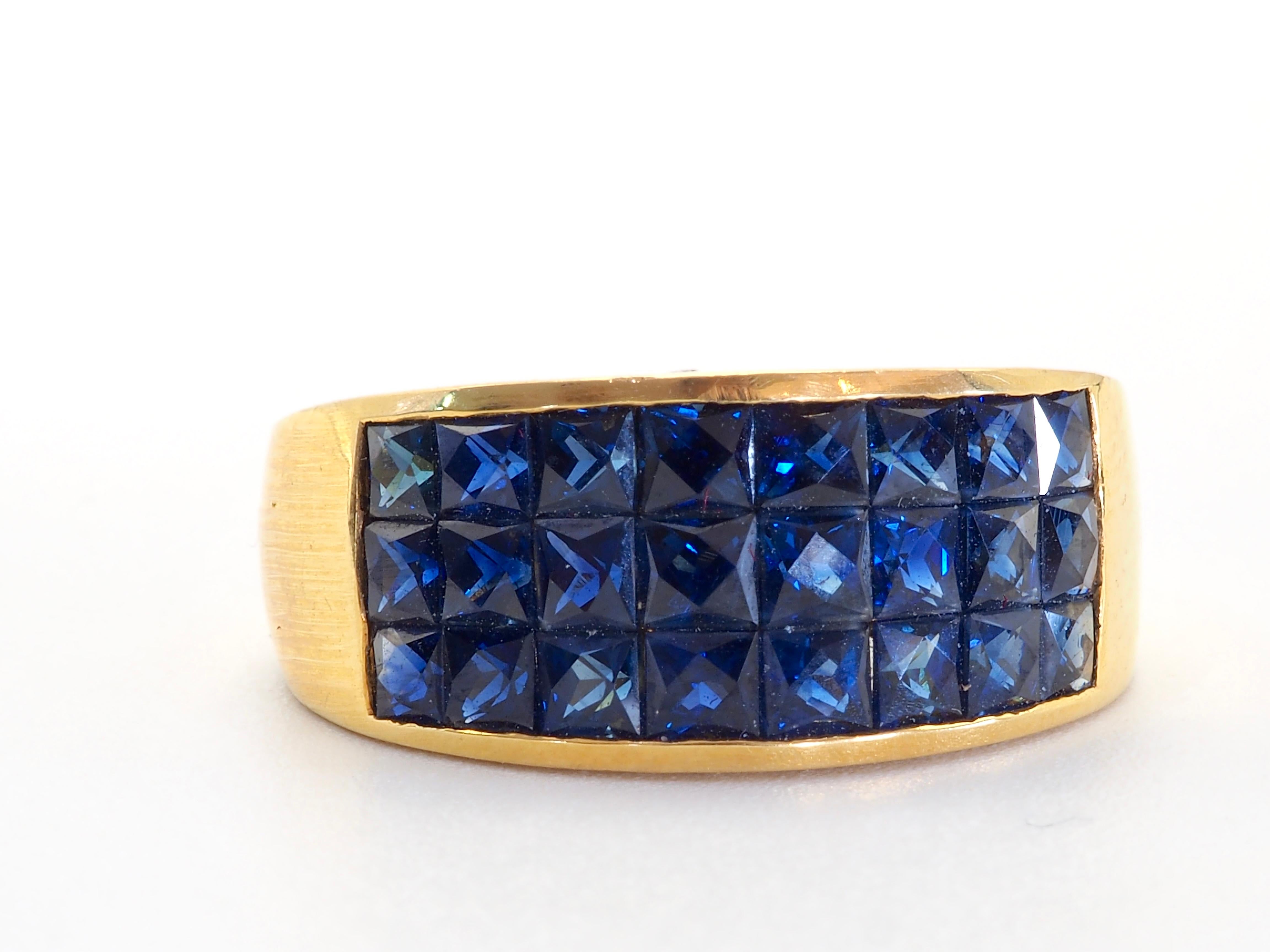 18K Gold 4.30ct Squared Sparking Sapphire & 0.16ct Diamond Invincible Band Ring In Excellent Condition For Sale In เกาะสมุย, TH