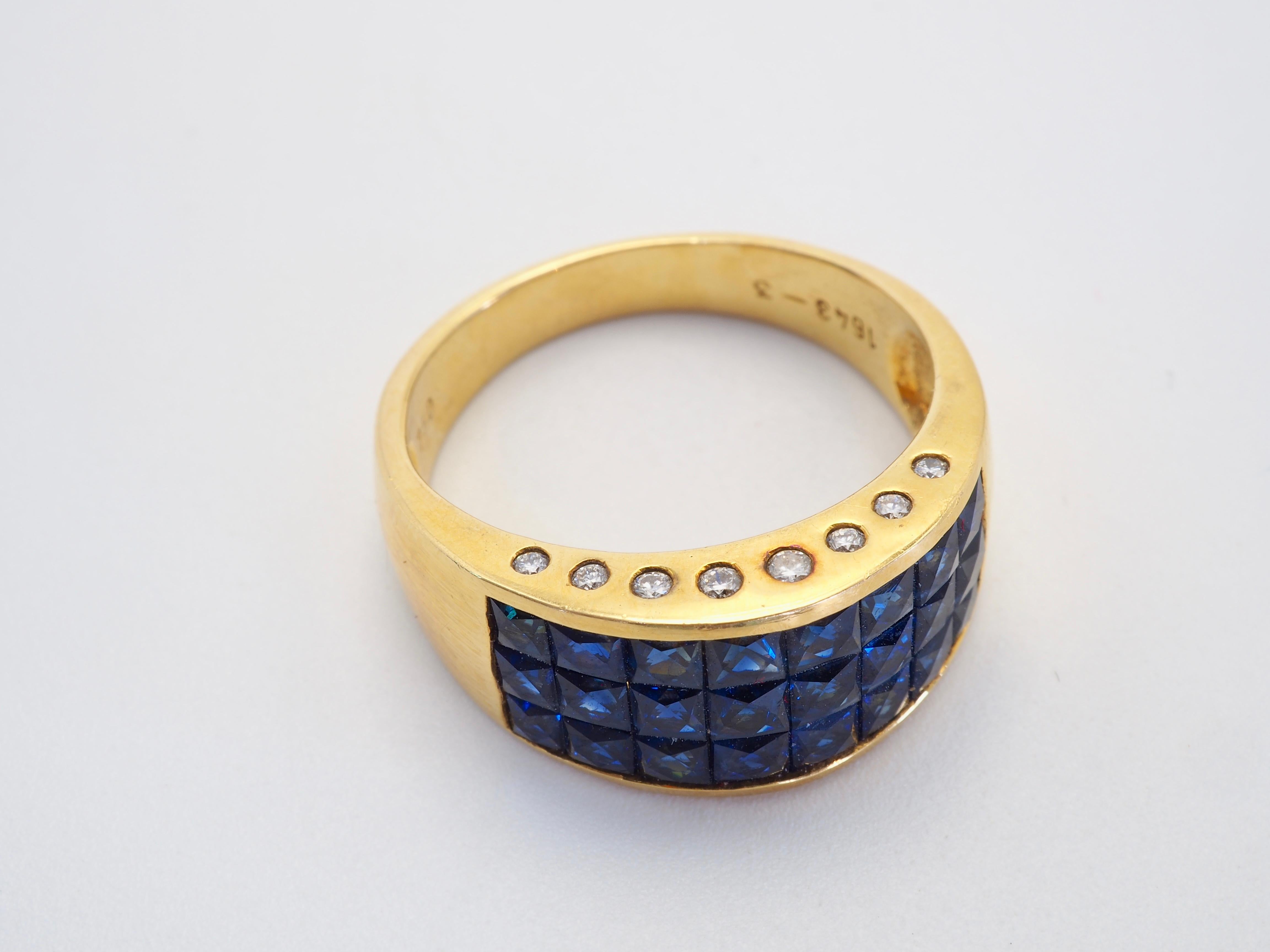 Women's or Men's 18K Gold 4.30ct Squared Sparking Sapphire & 0.16ct Diamond Invincible Band Ring For Sale