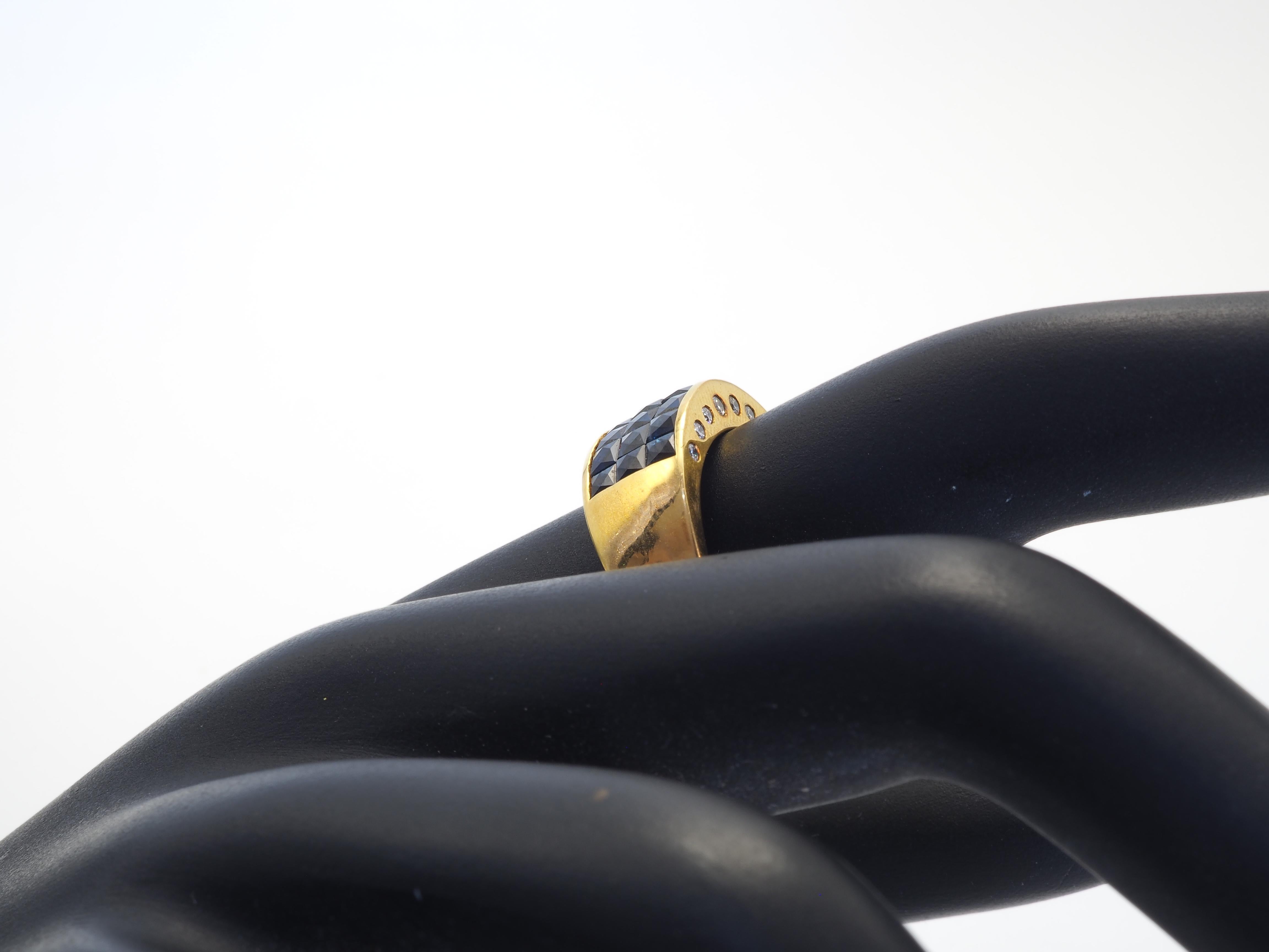 18K Gold 4.30ct Squared Sparking Sapphire & 0.16ct Diamond Invincible Band Ring For Sale 2