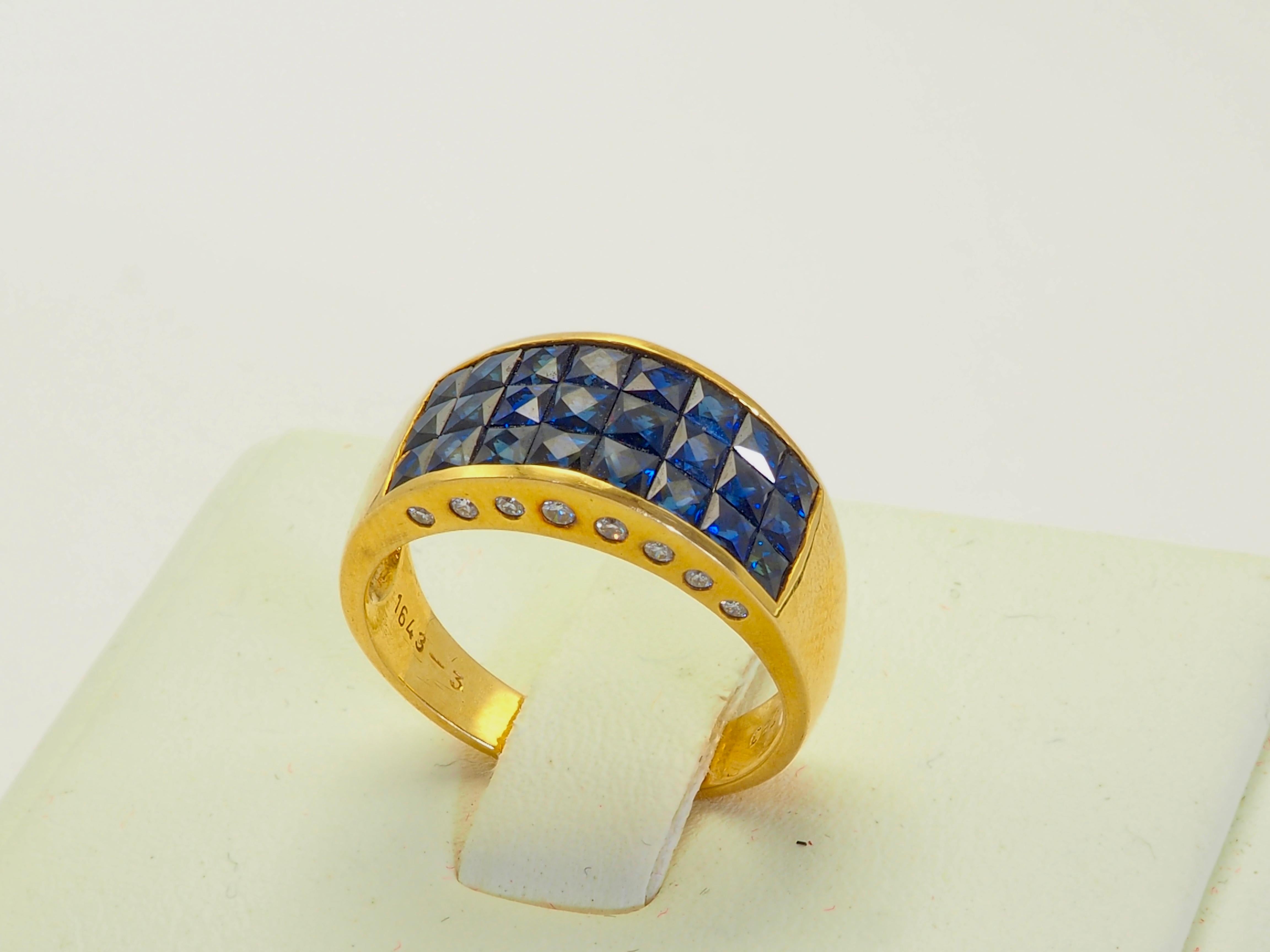 18K Gold 4.30ct Squared Sparking Sapphire & 0.16ct Diamond Invincible Band Ring For Sale 4