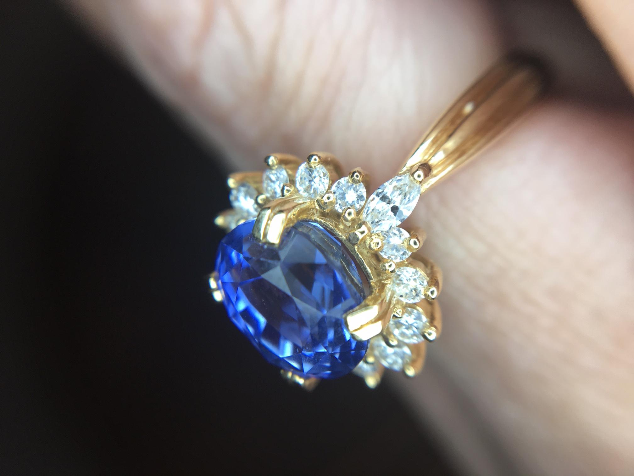 18k Gold 4.34cts Genuine Natural Ceylon Sapphire and Diamond Ring '#J3398' For Sale 2