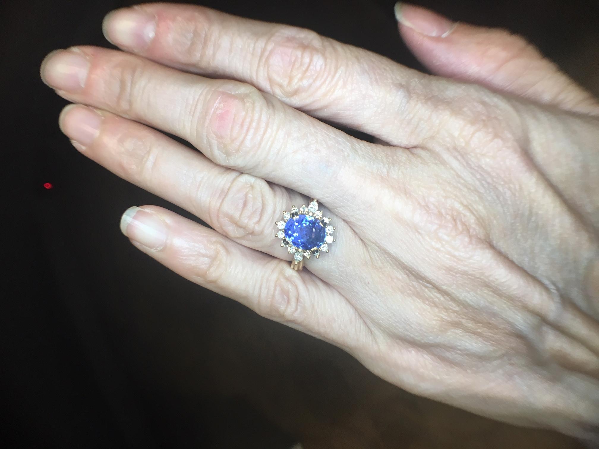 18k Gold 4.34cts Genuine Natural Ceylon Sapphire and Diamond Ring '#J3398' For Sale 3