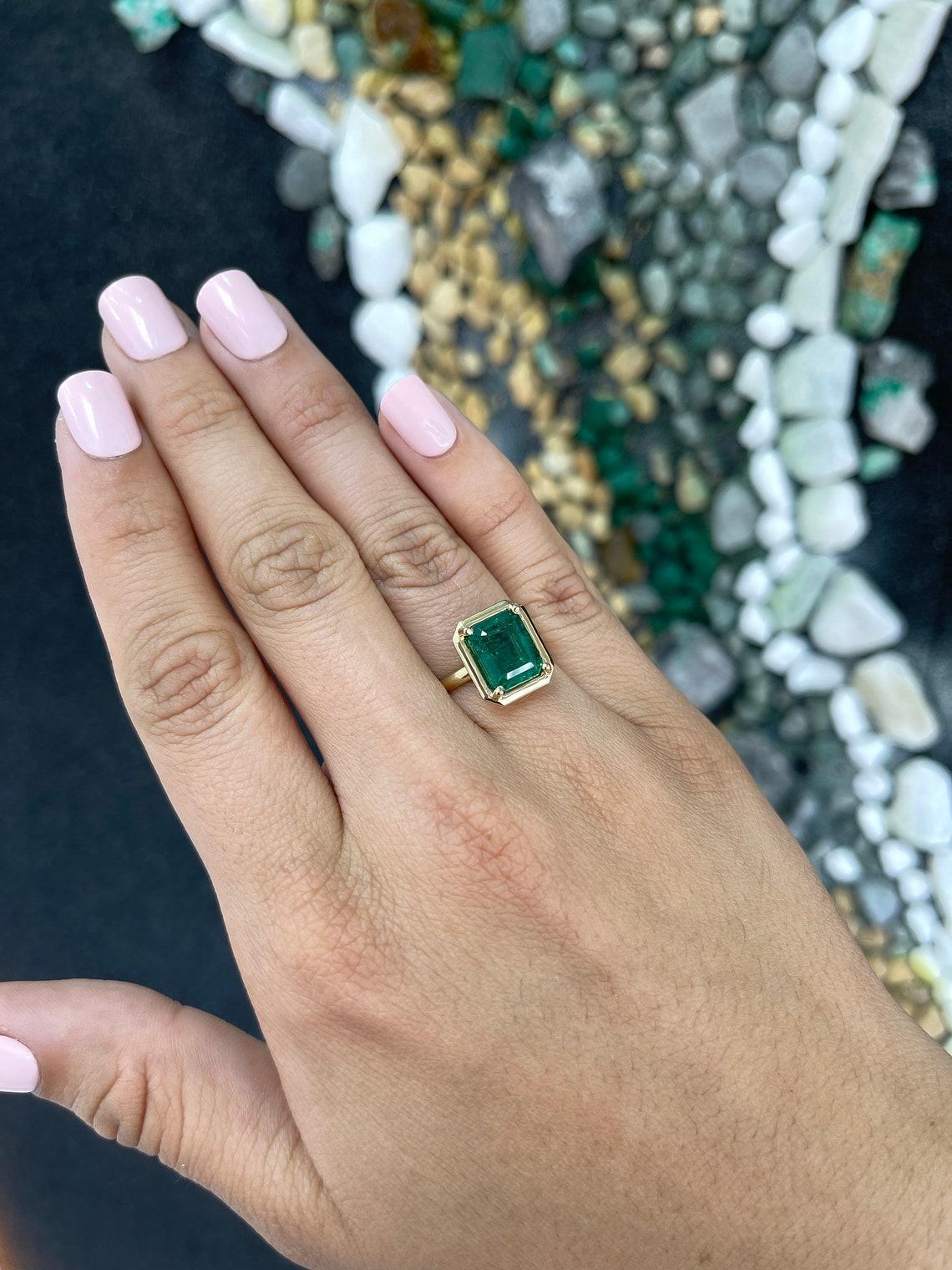 18K Gold 4.40ct Emerald Cut Solitaire Ring, Four Prong Bezel Set May Birthstone For Sale 2