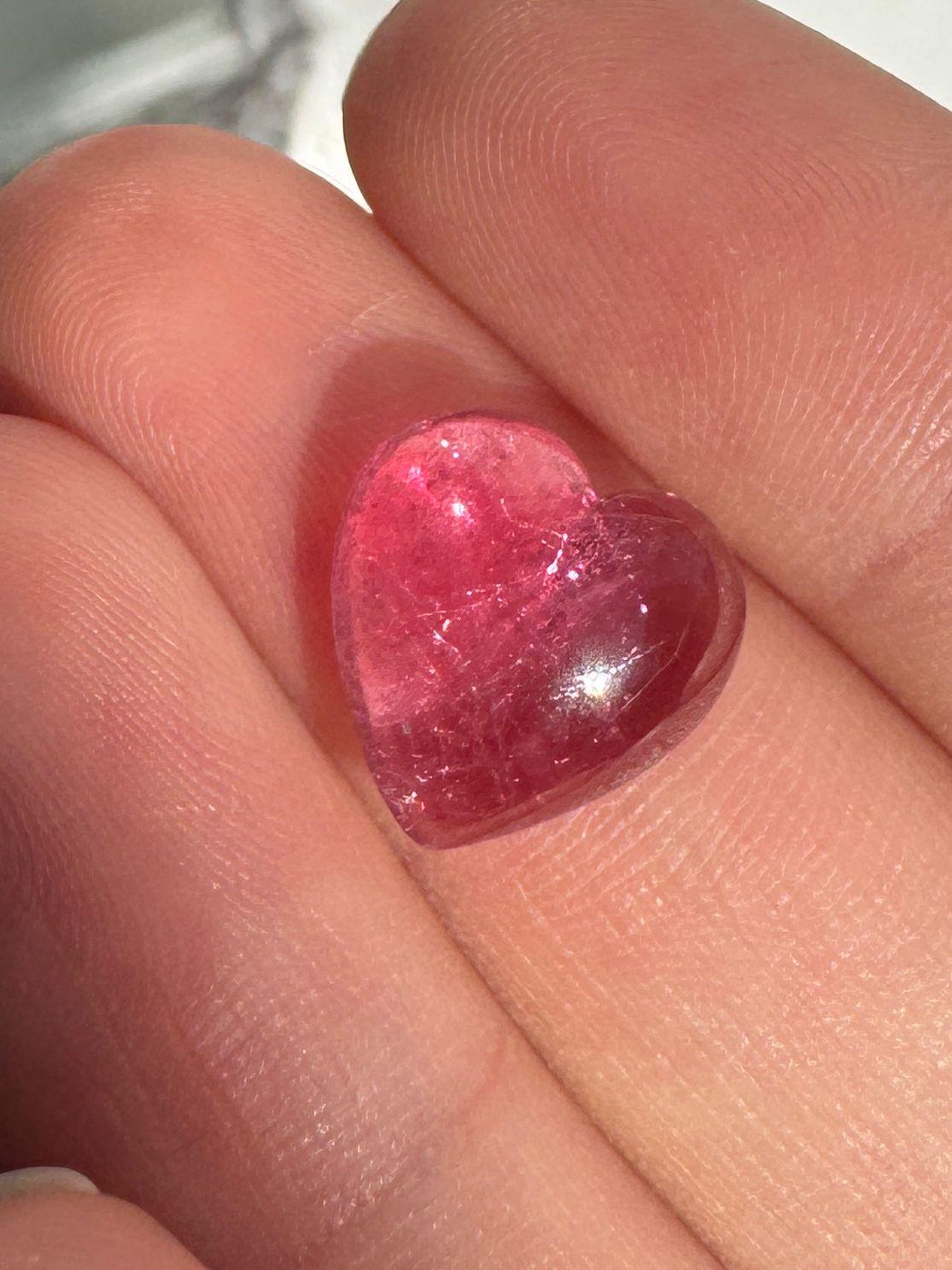 Taille cœur Bague cocktail en or 18k avec tourmaline rose framboise en forme de coeur de 4,5 carats en vente