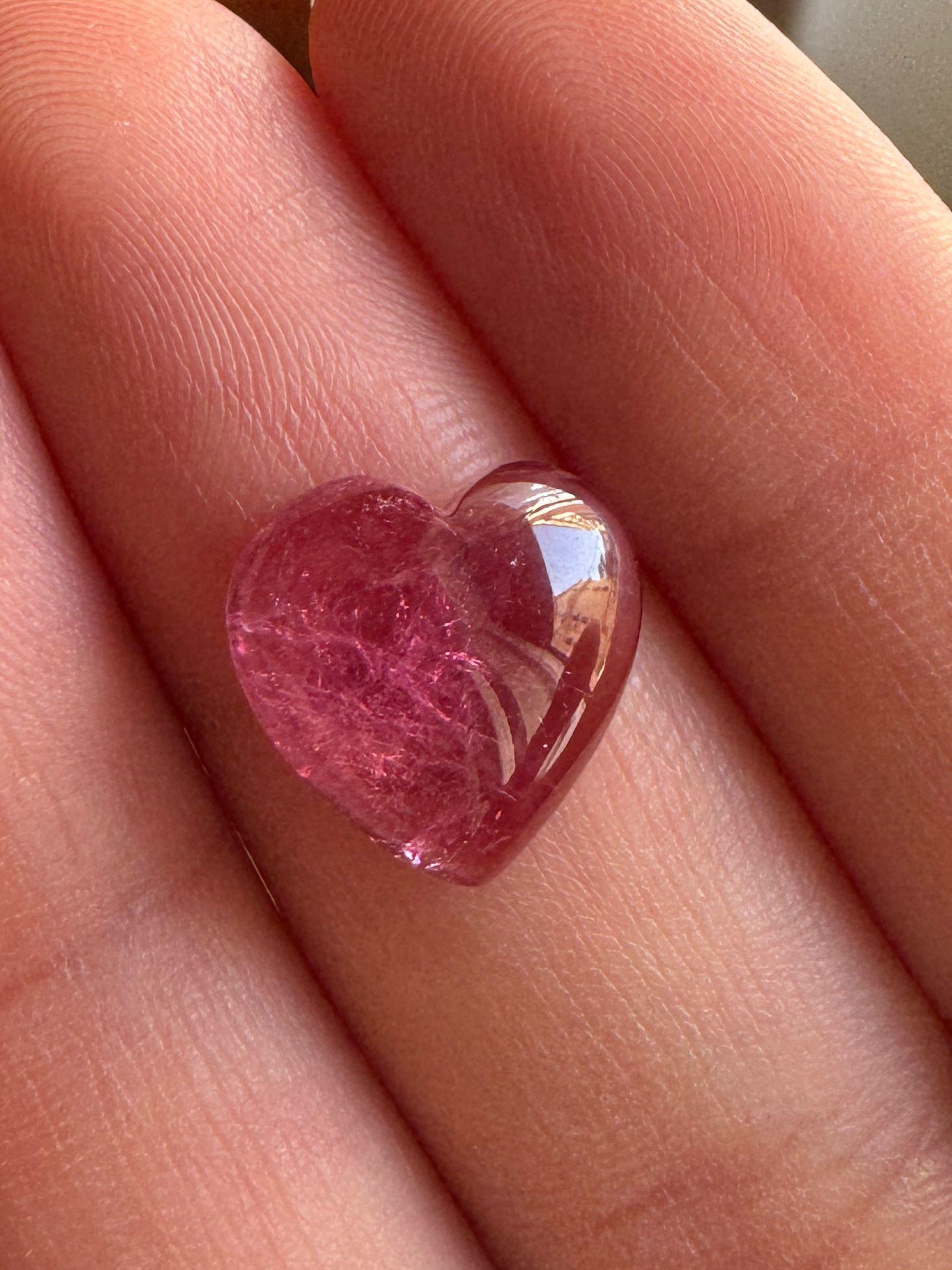 Bague cocktail en or 18k avec tourmaline rose framboise en forme de coeur de 4,5 carats Unisexe en vente
