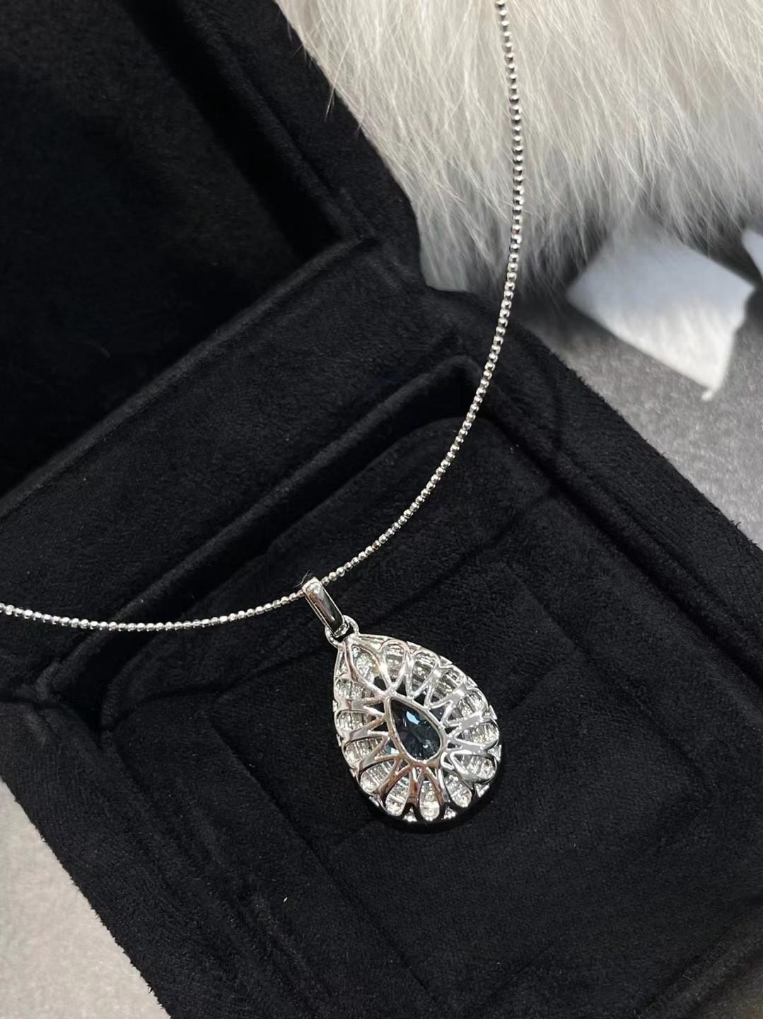 4.62 Carat Pear Shaped Aquamarine Diamond Pendant Neuf - En vente à Kowloon, HK