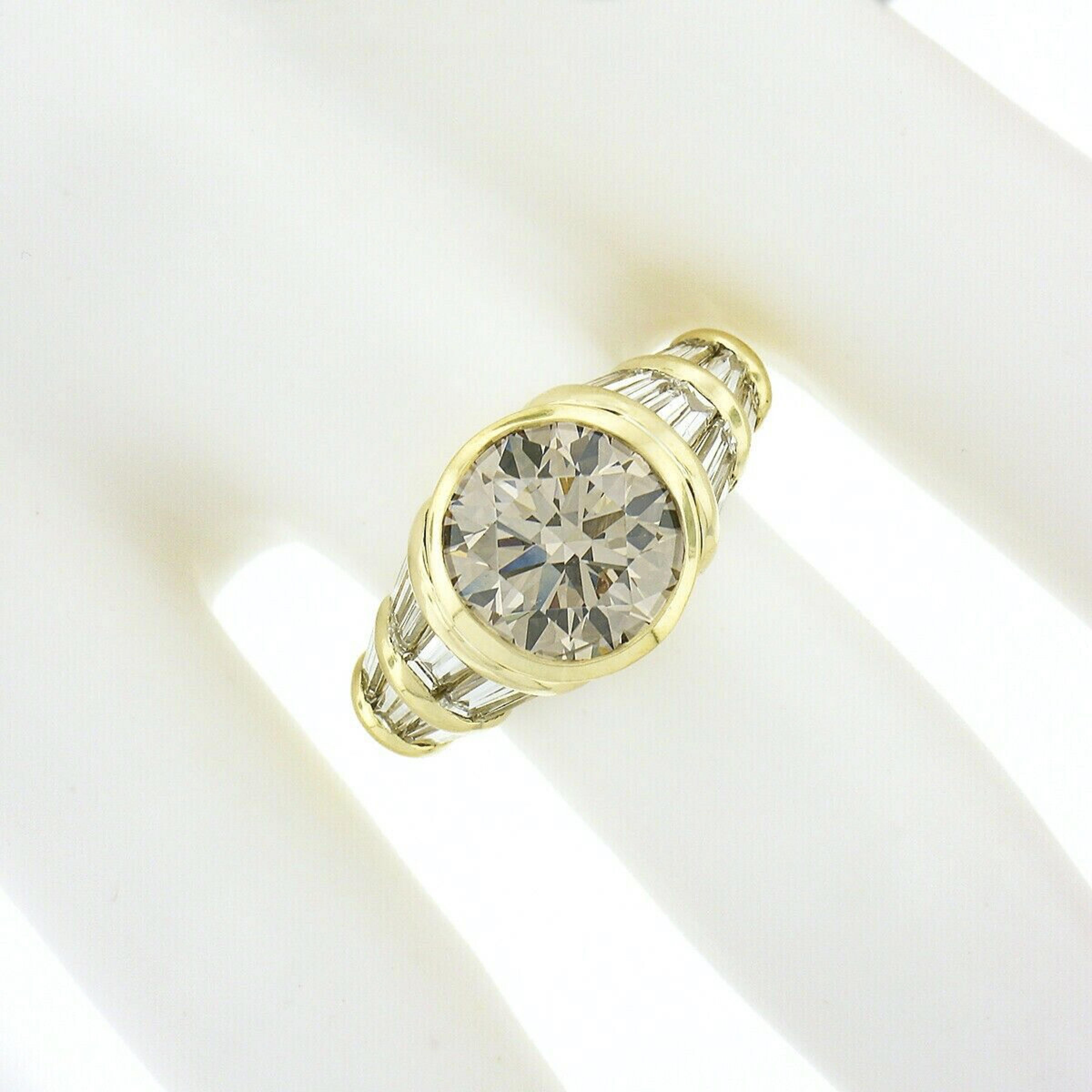 Taille ronde Bague de fiançailles en or 18 carats avec diamants brun clair et baguettes taille ronde de 4,70 carats certifiés par le GIA en vente