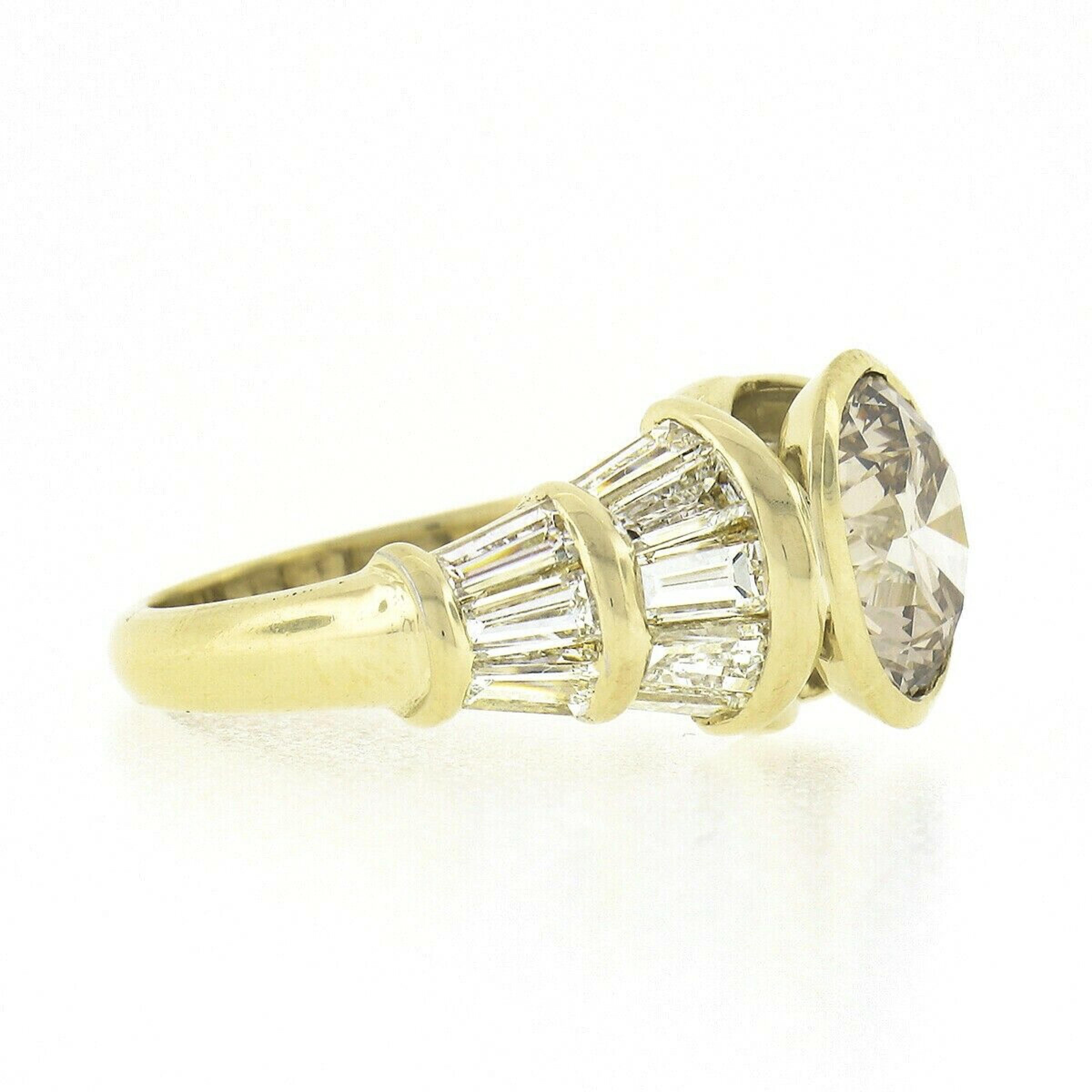 Bague de fiançailles en or 18 carats avec diamants brun clair et baguettes taille ronde de 4,70 carats certifiés par le GIA Pour femmes en vente