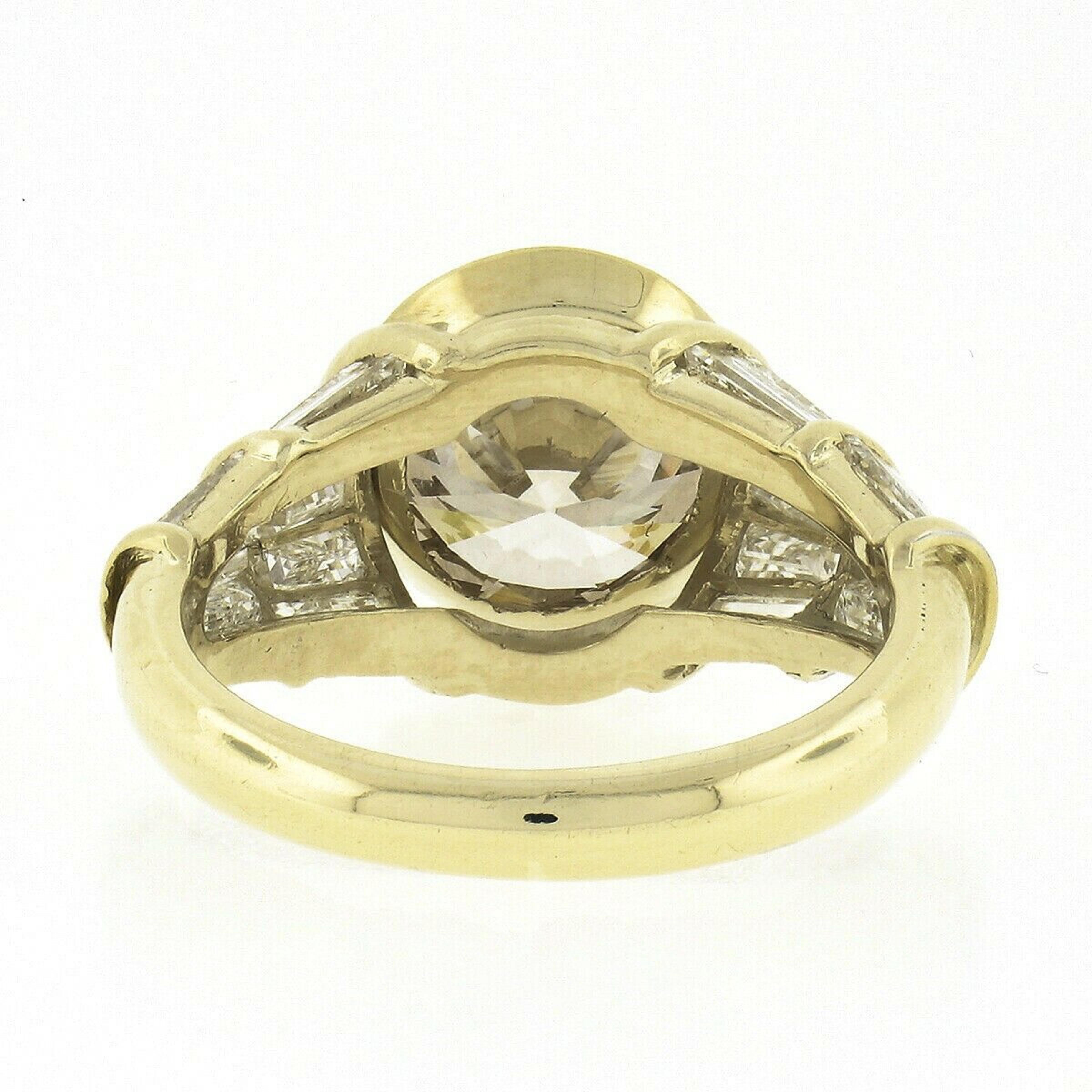 Bague de fiançailles en or 18 carats avec diamants brun clair et baguettes taille ronde de 4,70 carats certifiés par le GIA en vente 2
