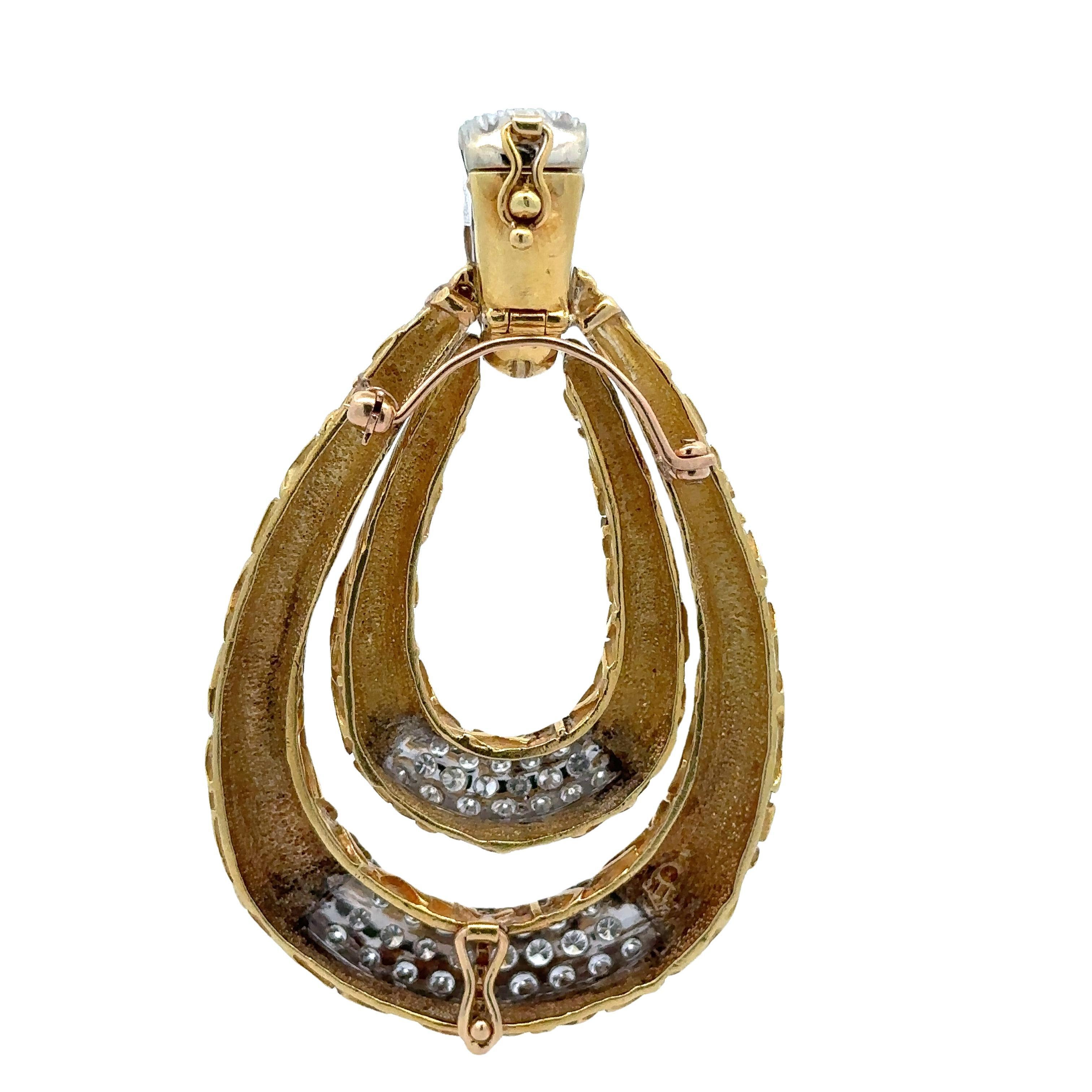Taille brillant Broche en or 18k avec double pendentif texturé en forme de goutte d'eau et diamants 4ctw en vente