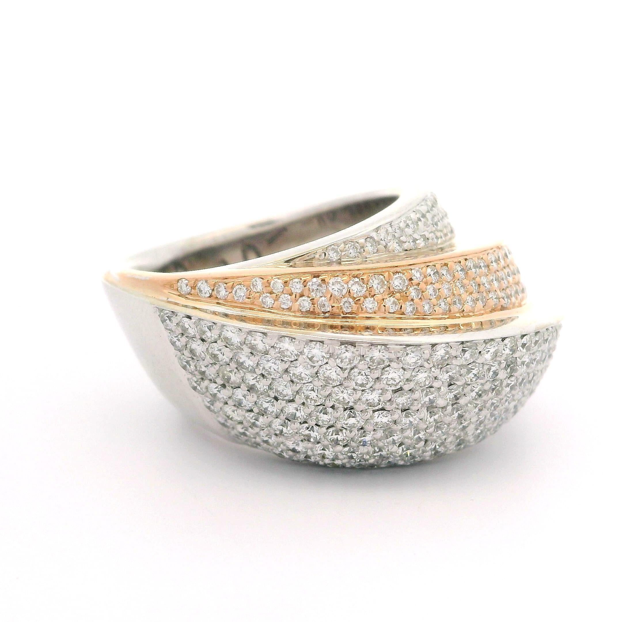 Bague en or 18k 4ctw Pave Fiery Diamond Covered Bold Statement Stack Look Band Excellent état - En vente à Montclair, NJ