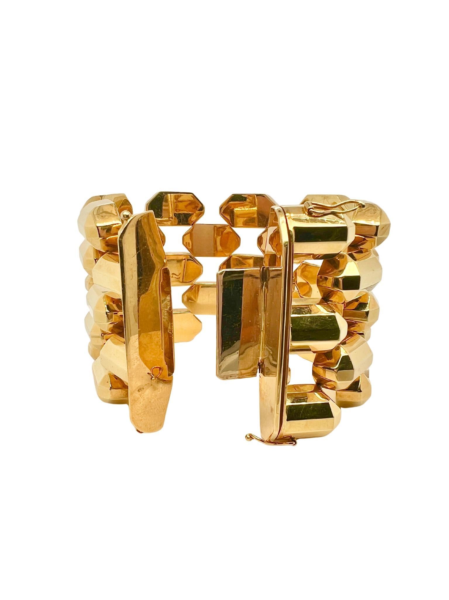 18K Gold 5 Row Goldbarrenarmband

Einzelheiten:
MATERIAL: 18k Gold
Länge: 17cm (6.69in)
Innerer Umfang: 15,5cm (6.10in)
Gewicht: 136.2 Gramm
Gepunzt: 18kt, Italien

In ausgezeichnetem Zustand