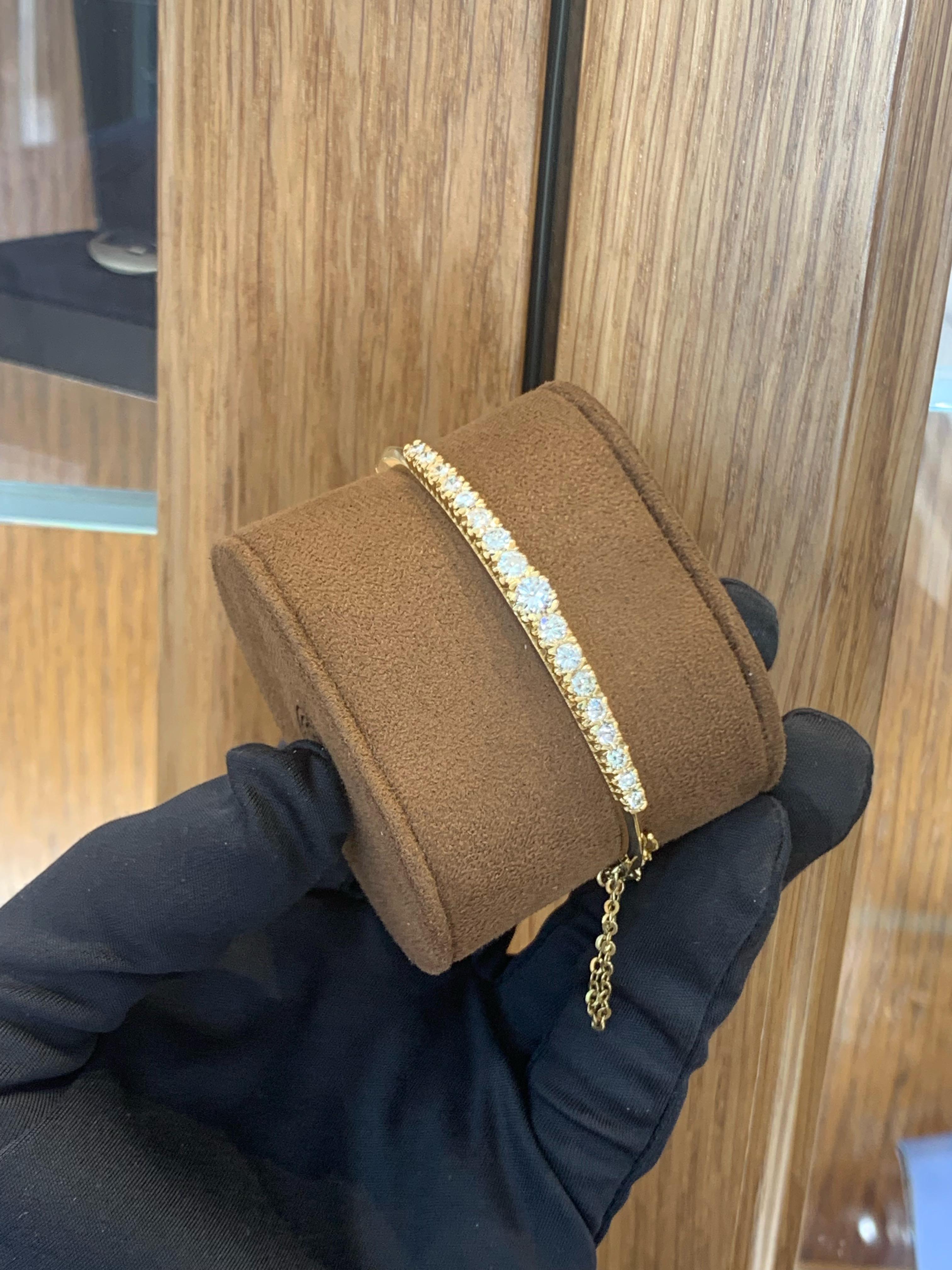 18k Gold 5.0 Carats Diamond Bangle Bracelet For Sale 4