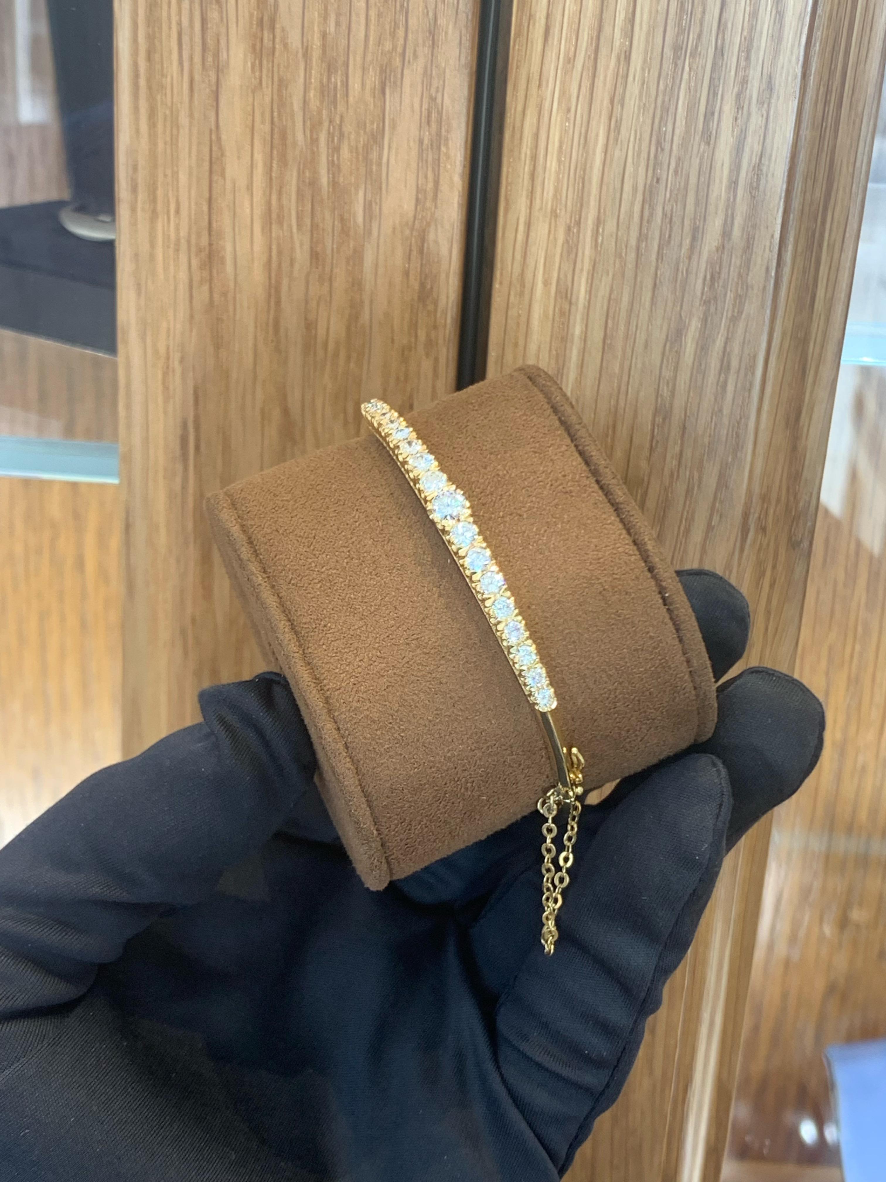 18k Gold 5.0 Carats Diamond Bangle Bracelet For Sale 5