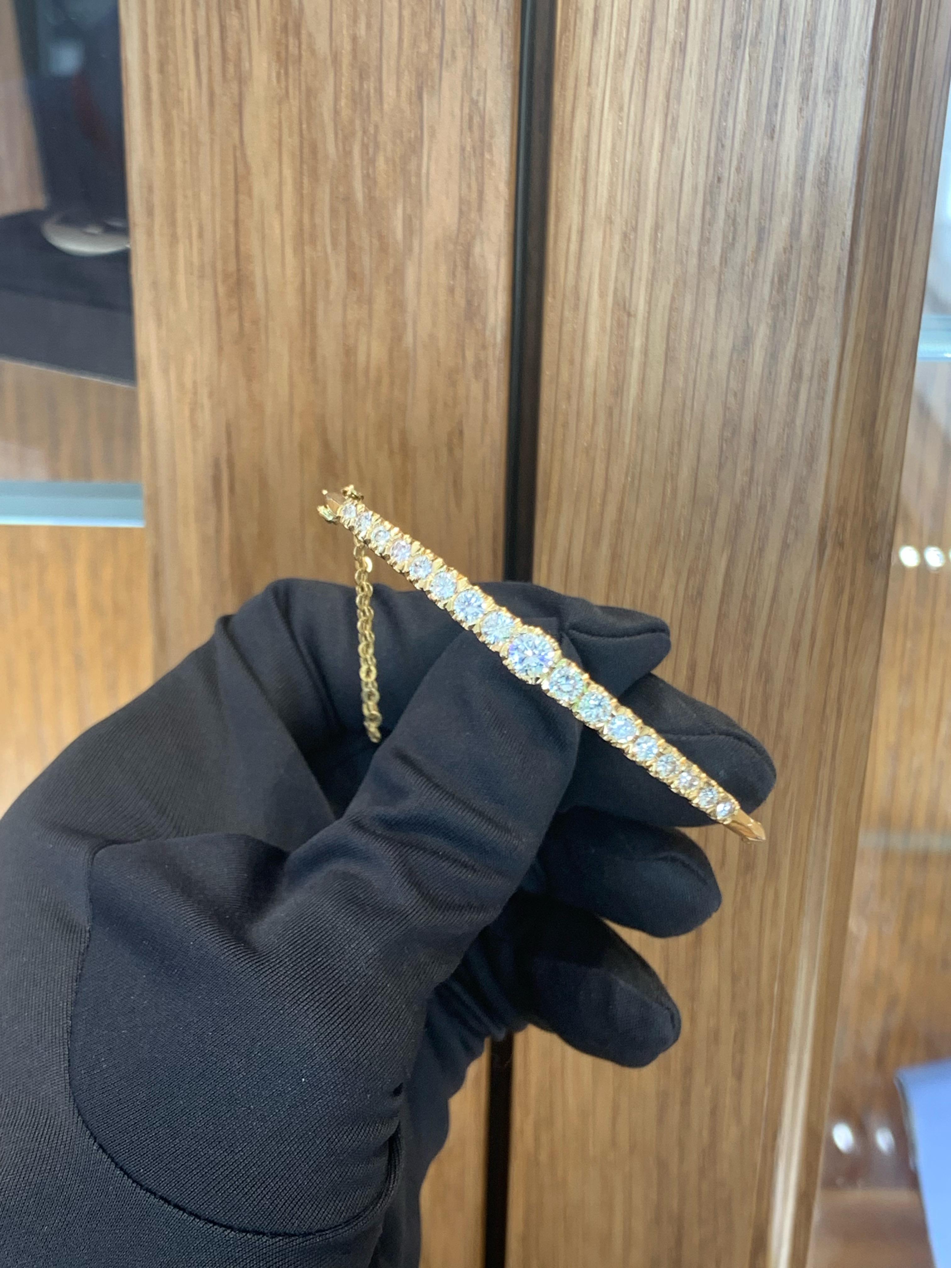 Beautifully Hand Crafted 18k Yellow Gold Diamond Bangle Bracelet.
Amazing Shine, Incredible Craftsmanship.
Approximately 5.0 Carats Of Diamonds.
Nice & Clean Goods.
Large Stones. 
Great Statement Piece.
Beautifully Graduated From The Bigger, Center