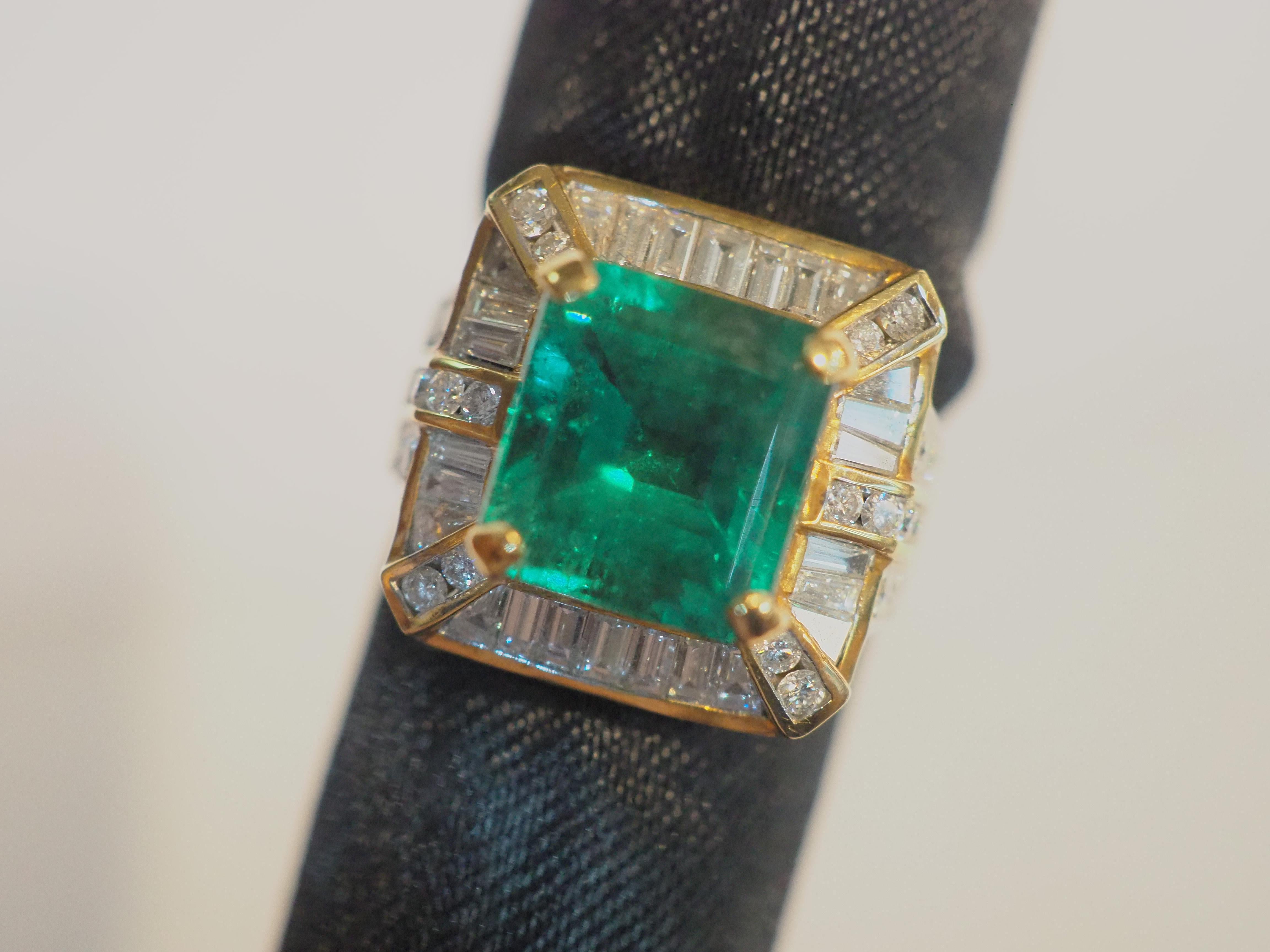 18K Gold 5.10ct Colombian Emerald & 1.54ct Diamond Cocktail Ring For Sale 2