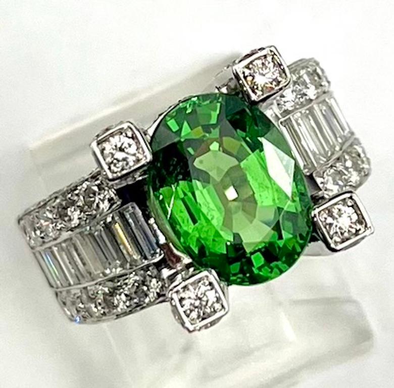 18K Gold 5.11Ct Oval Very Fine Tsavorite Ring In New Condition For Sale In San Diego, CA