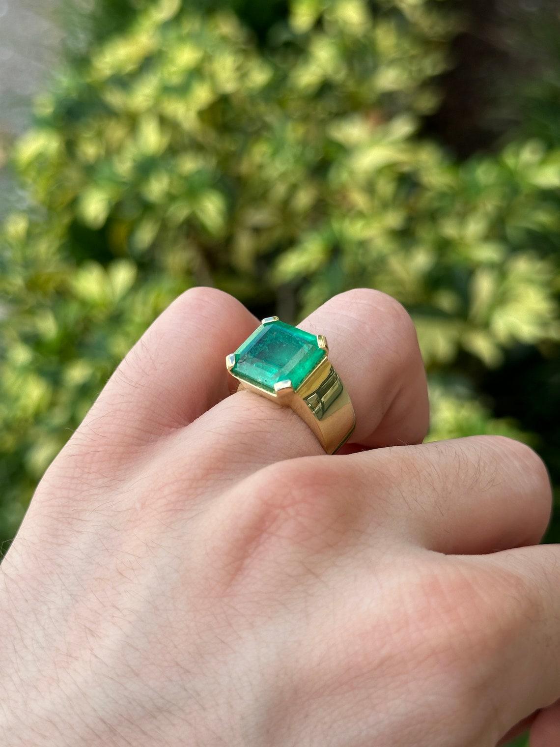 18K Gold 5.16ct Muzo Green Colombian Emerald Pinky Ring, 4 Prong Unisex 7.5mm For Sale 2