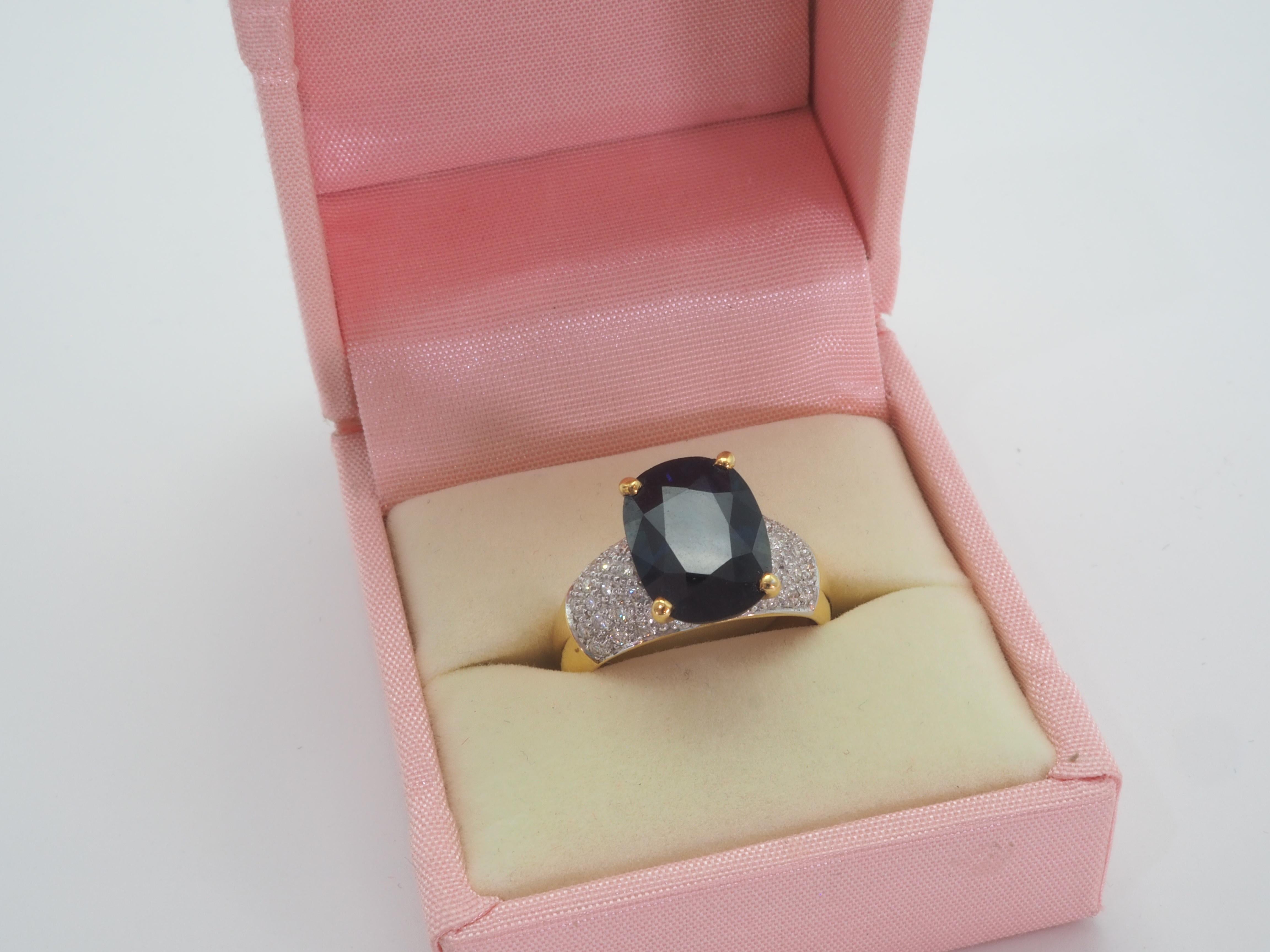 18K Gold 5.42ct Cushion Deep Blue Sapphire & 0.18ct Diamond Statement Ring For Sale 4