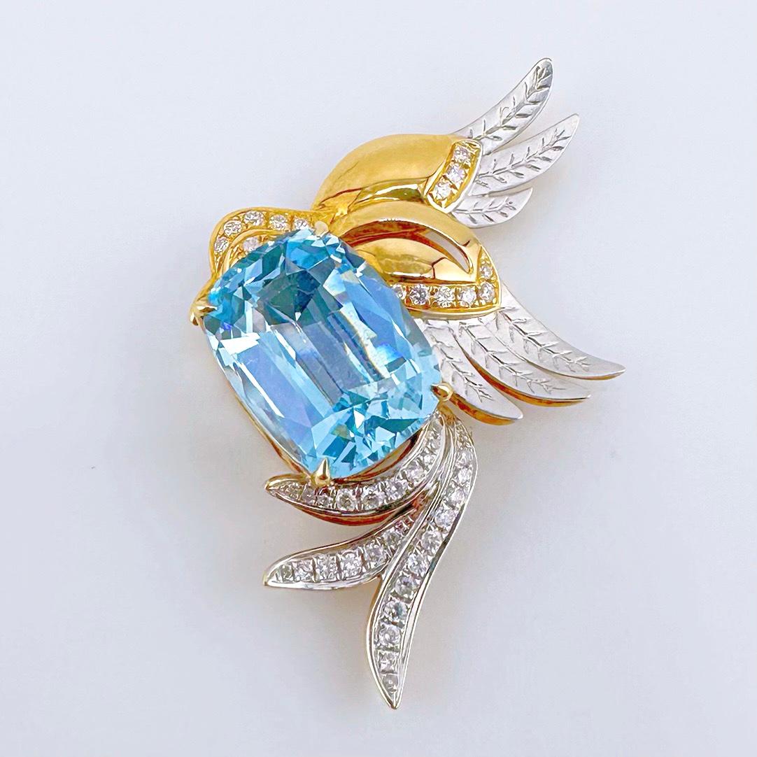 Cushion Cut 18K Gold 5.49 CT Vivid Blue Aquamarine Bird Pendant with Diamonds For Sale