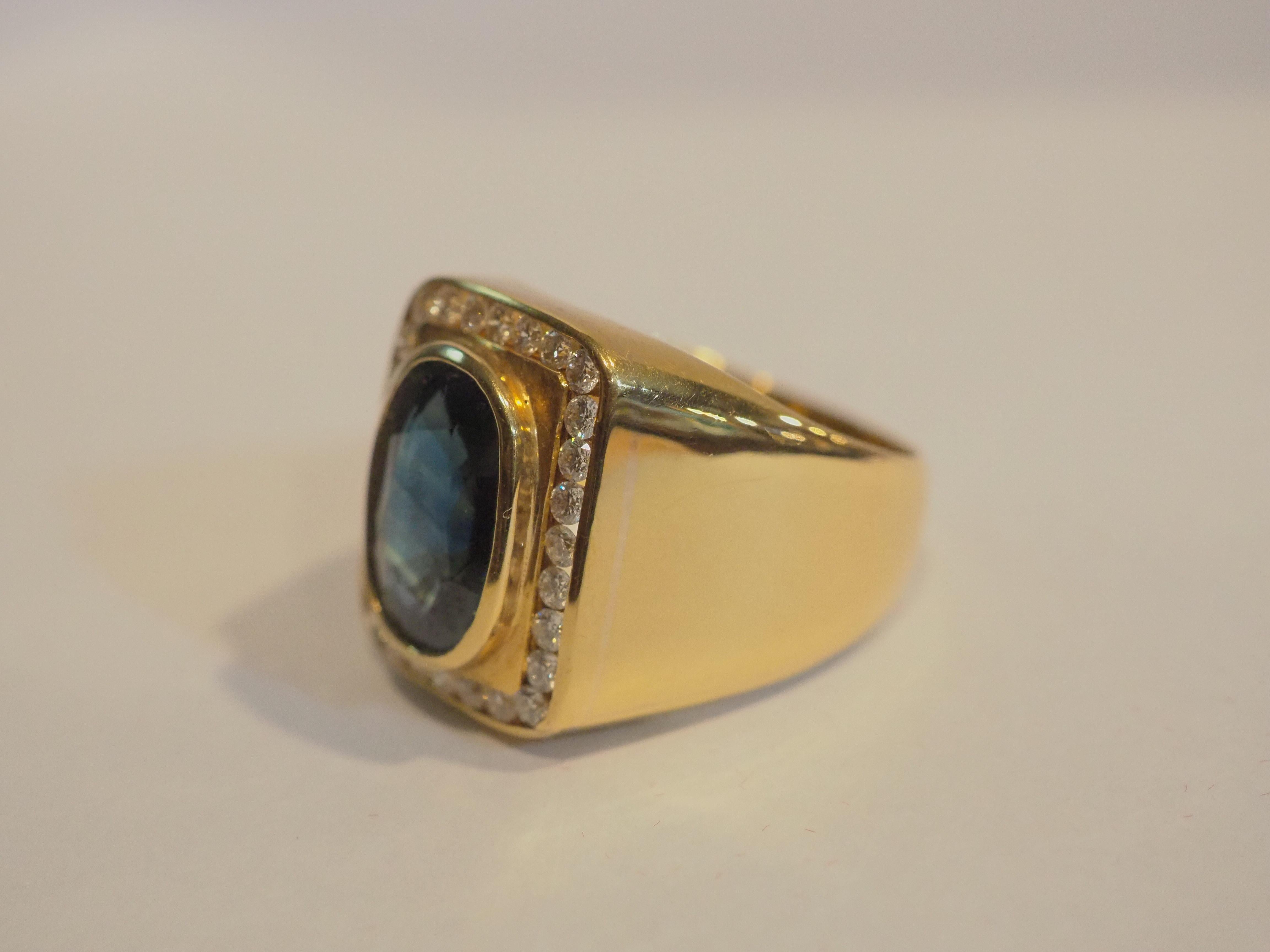 Oval Cut 18K Gold 5.6ct Deep Blue Sapphire & 0.72ct Diamond Men's Signet Ring For Sale