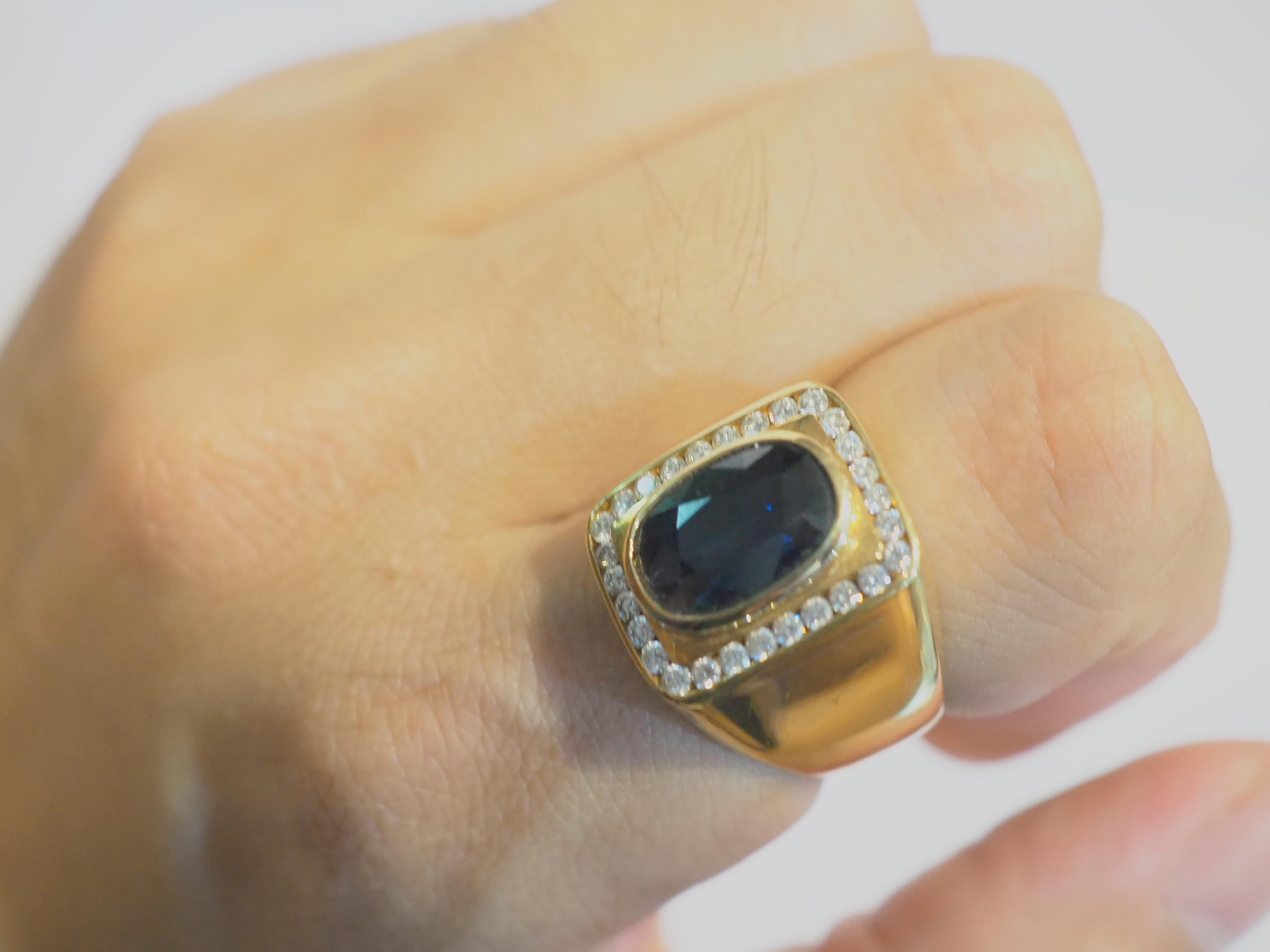 18K Gold 5.6ct Deep Blue Sapphire & 0.72ct Diamond Men's Signet Ring For Sale 3