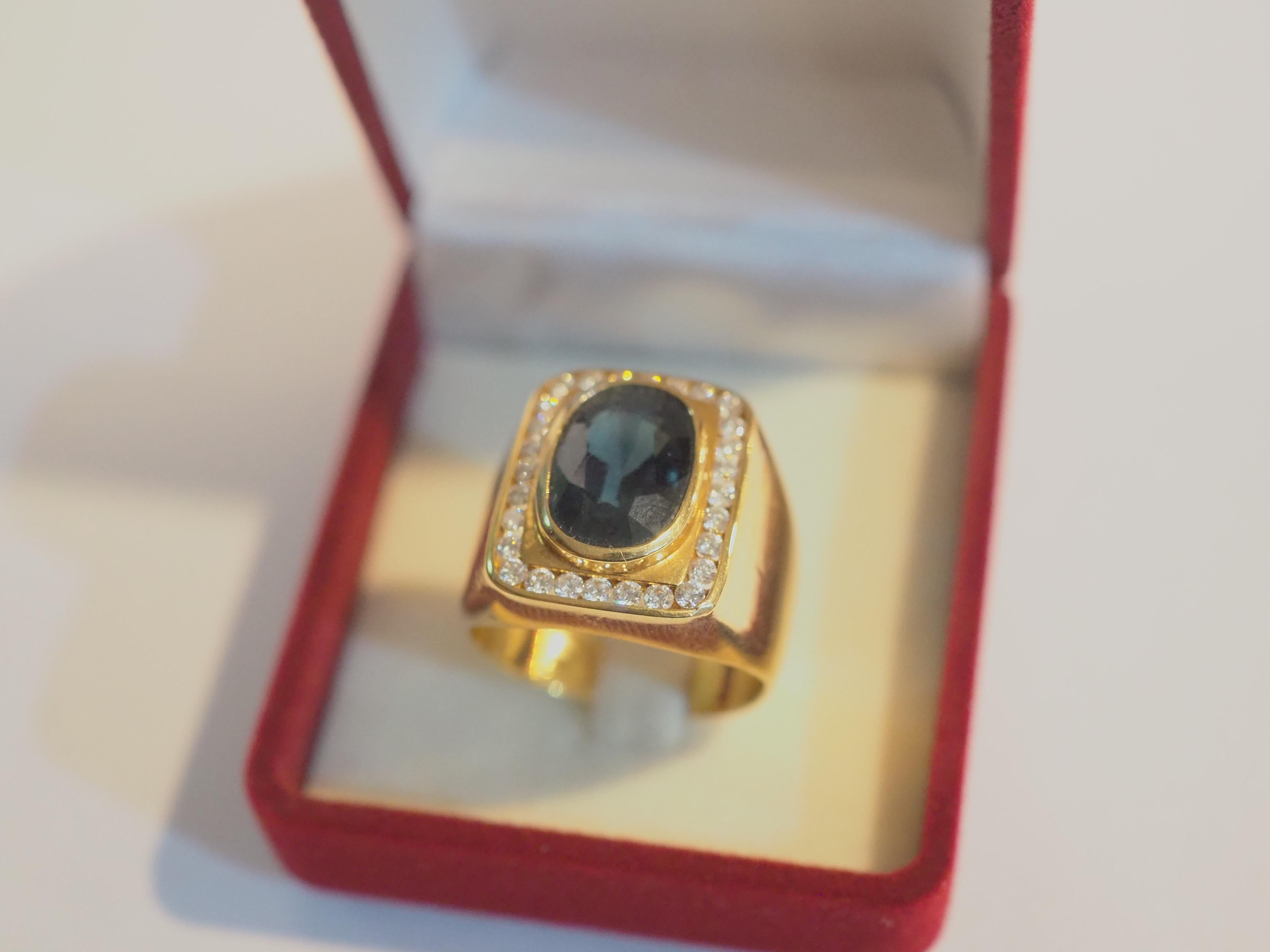 18K Gold 5.6ct Deep Blue Sapphire & 0.72ct Diamond Men's Signet Ring For Sale 4