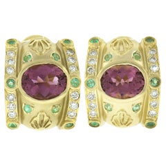 Boucles d'oreilles manchettes larges en or 18 carats avec diamants et tourmaline Paraiba rose avec lunette de 5,83 carats de poids total