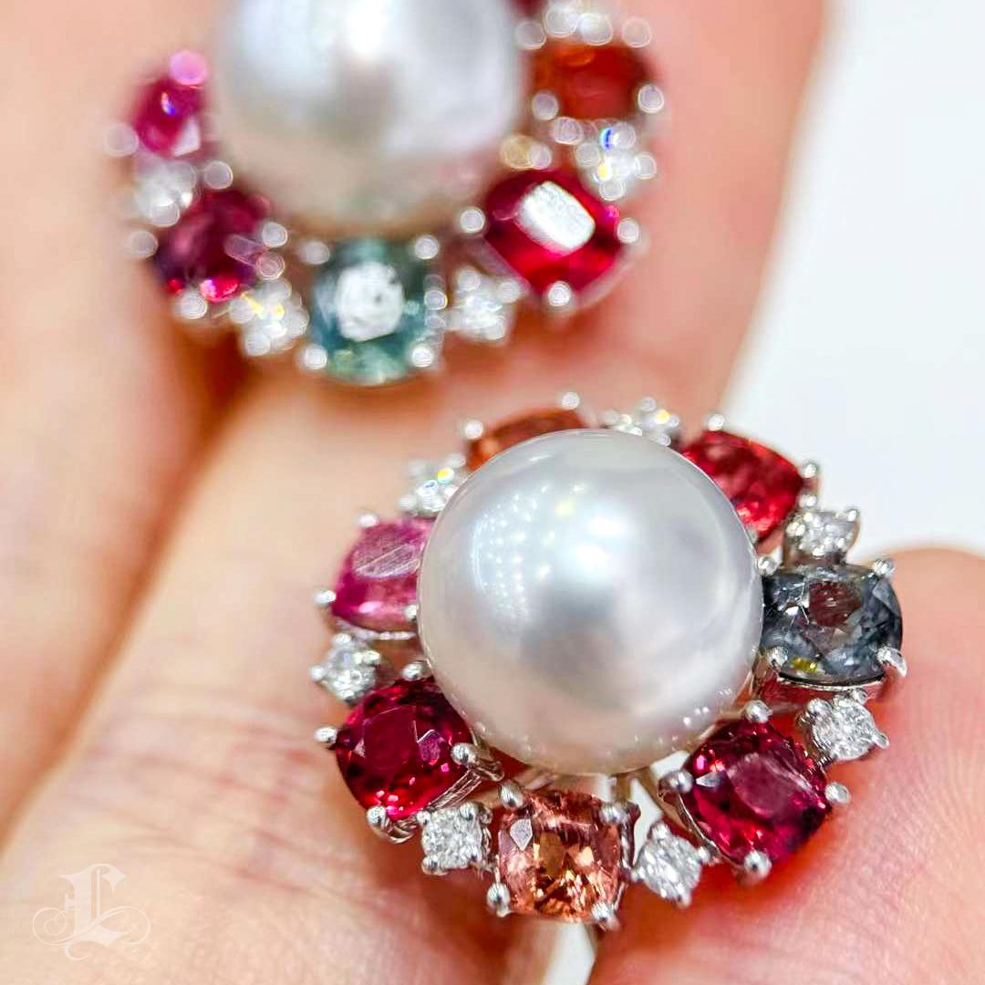 Orecchini con perle dei mari del sud e spinello di Carnevale celestiale Aurora In condizioni Nuovo in vendita a New York, NY