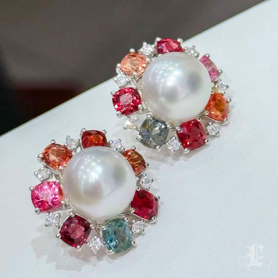 Orecchini con perle dei mari del sud e spinello di Carnevale celestiale Aurora in vendita 1