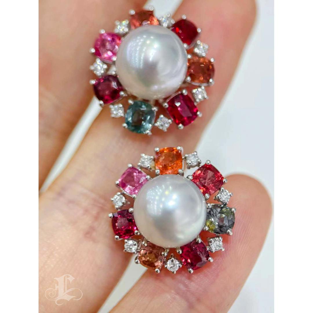 Orecchini con perle dei mari del sud e spinello di Carnevale celestiale Aurora in vendita 2