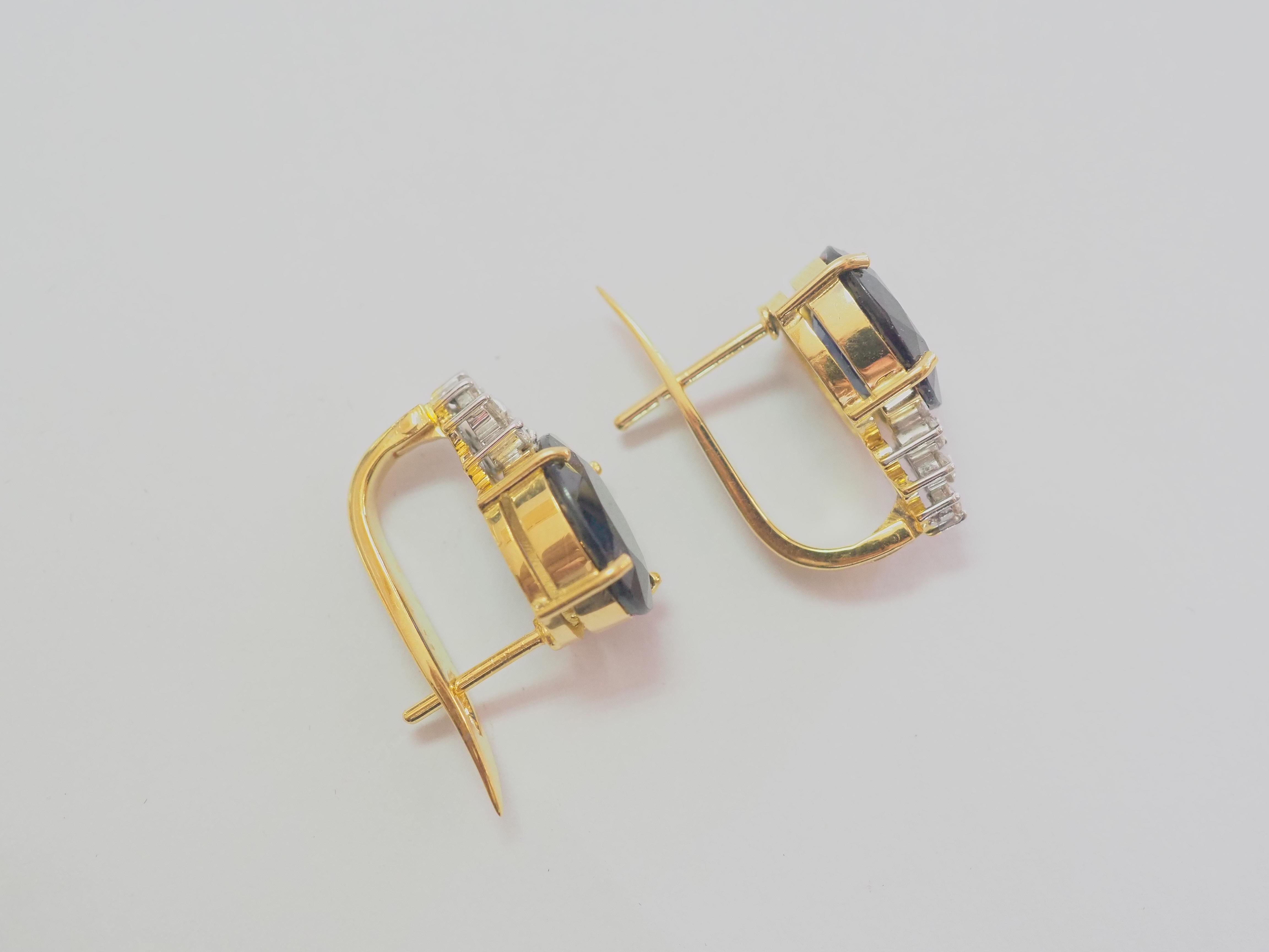 Oval Cut 18k Gold 6.33ct Deep Blue Sapphire & 0.23ct Diamond Latch-Back Earring For Sale