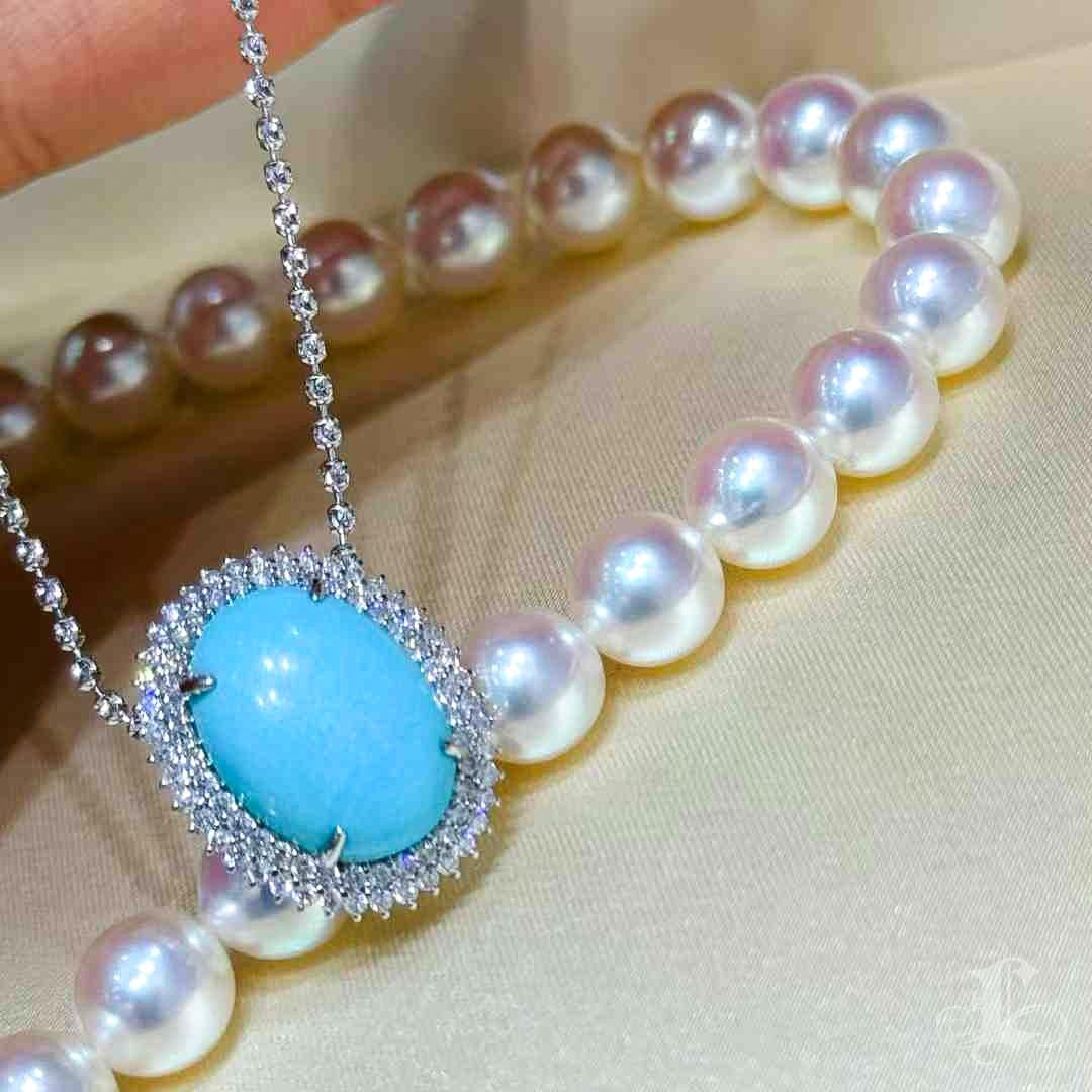 Collana con ciondolo di diamanti e perle Akoya e turchesi In condizioni Nuovo in vendita a New York, NY